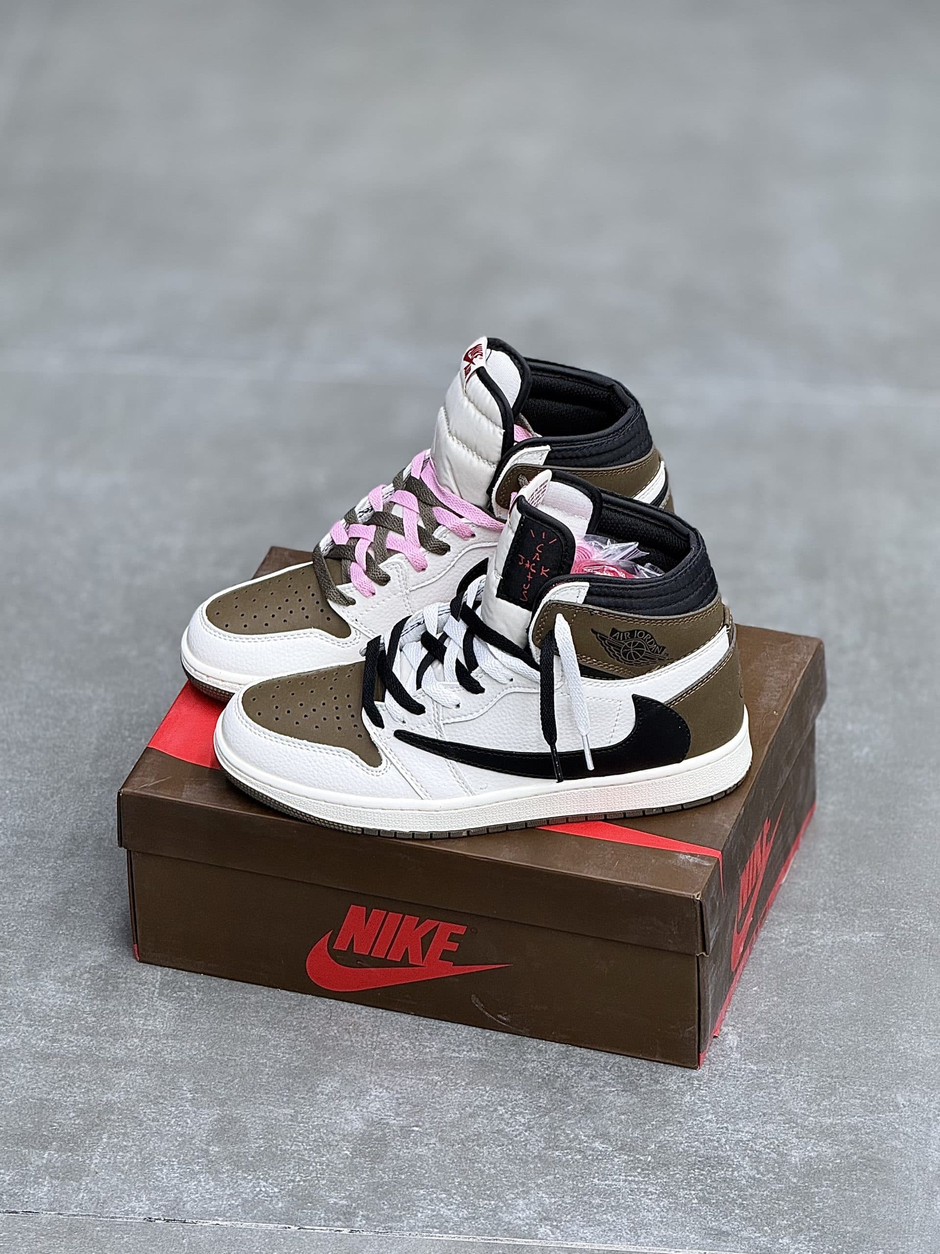 | نایک جردن ساقدار ریورس موکا | NIKE JORDAN 1 HIGE REVERSE MOCHA