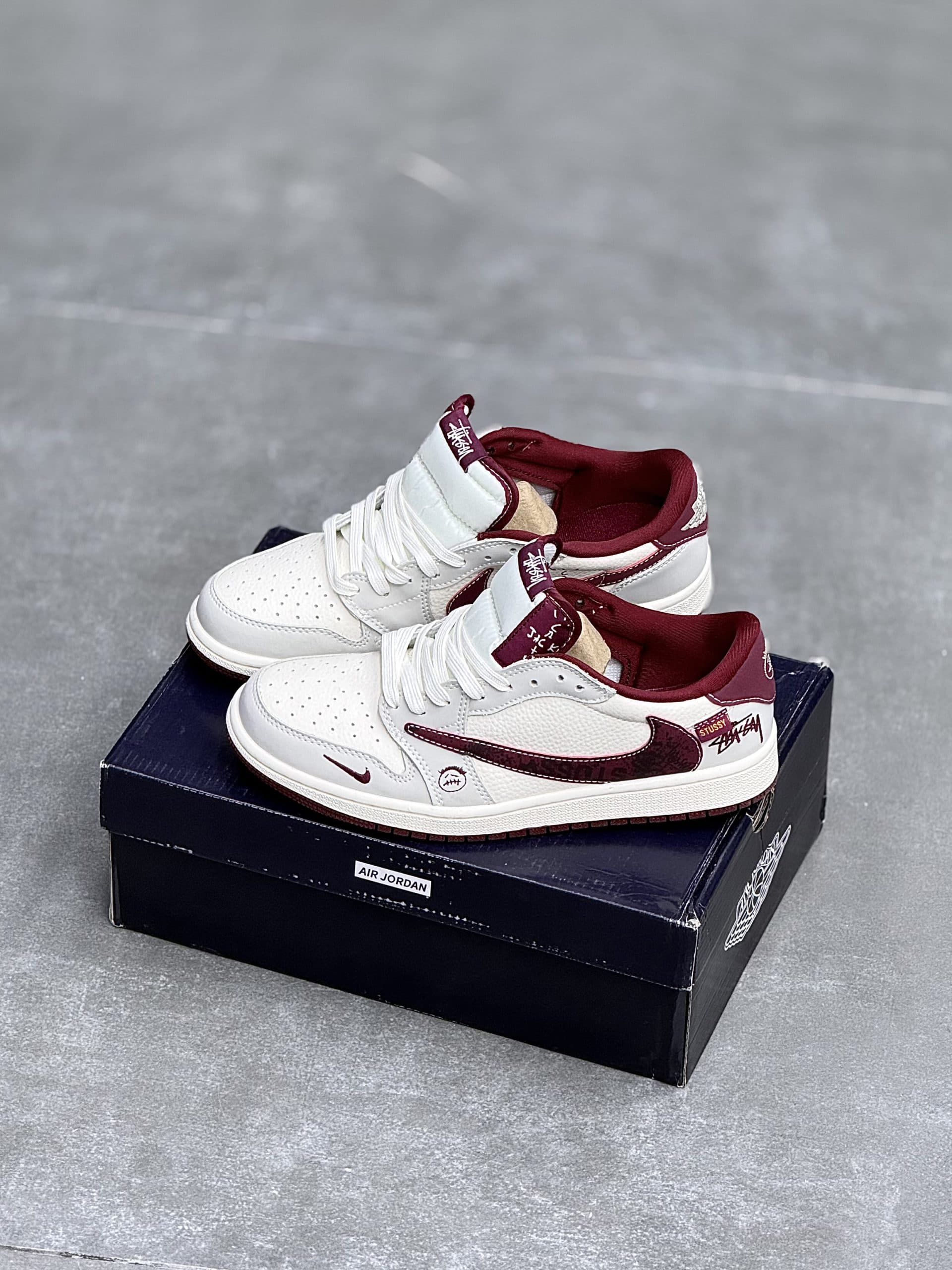 تراويس اسکات استاسی تیک زرشکی | NIKE TRAVIS SCOTT STASI BARBERRY