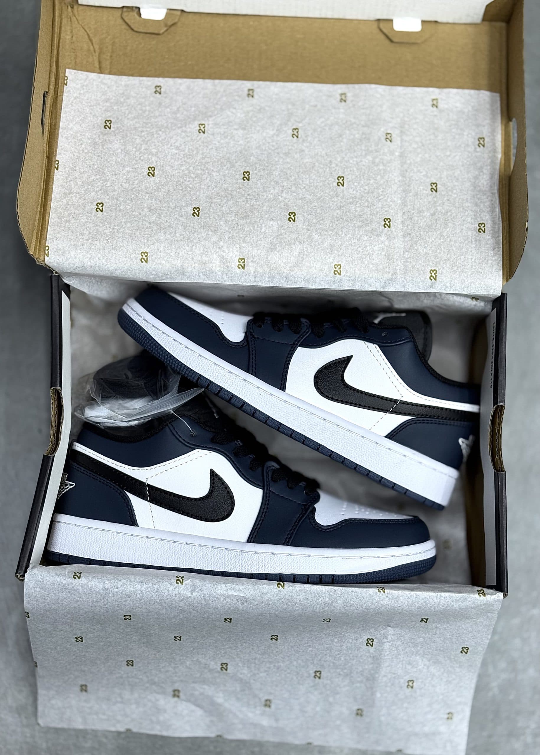 نایک جردن وان سفید سرمه ای | Jordan 1 Low NAVY WHITE — تصویر ۳