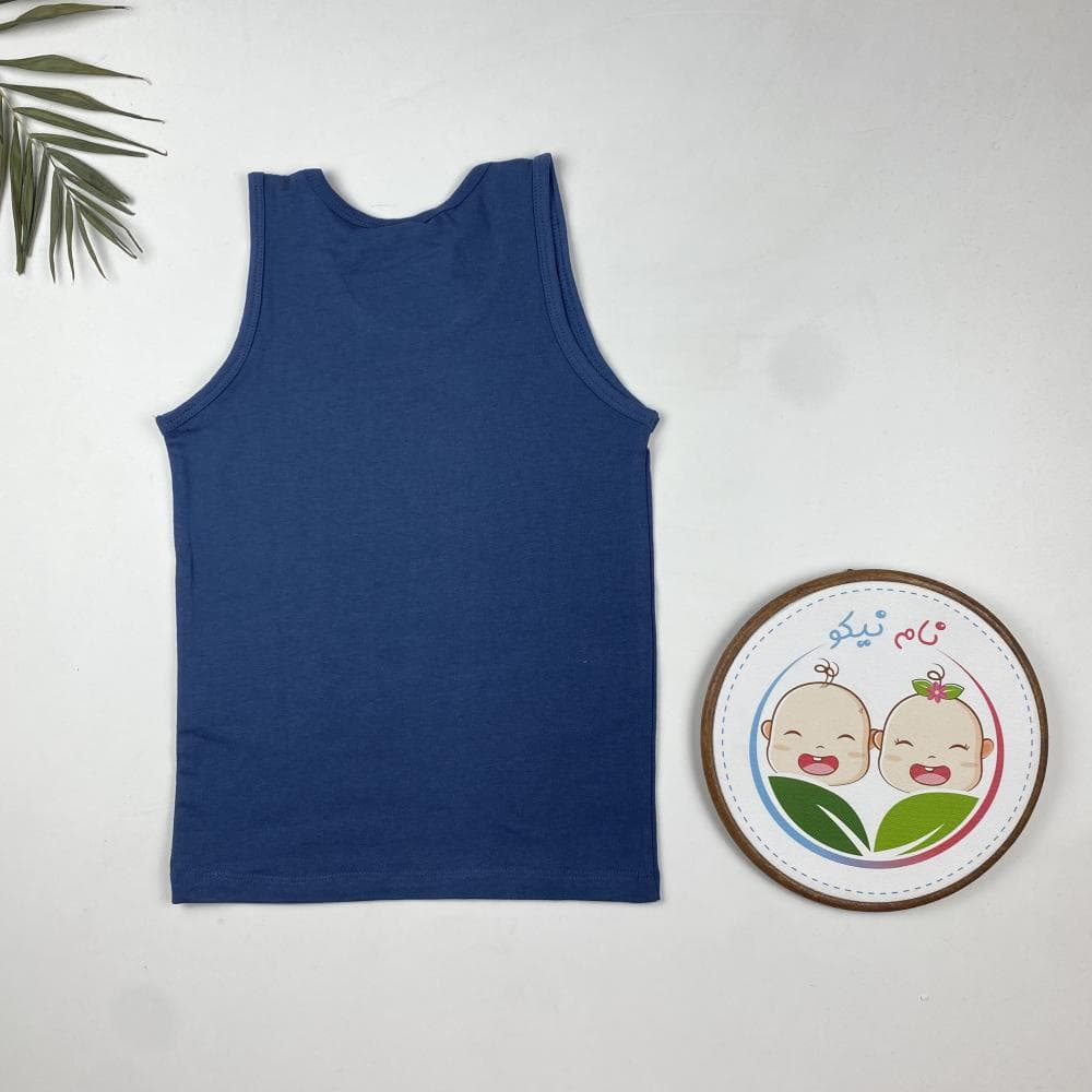 تاپ پسرانه حلقه ای طرح پسر رزمی کار یقه گرد سرمه ای رنگ – 6 تا 8 سال — تصویر ۲