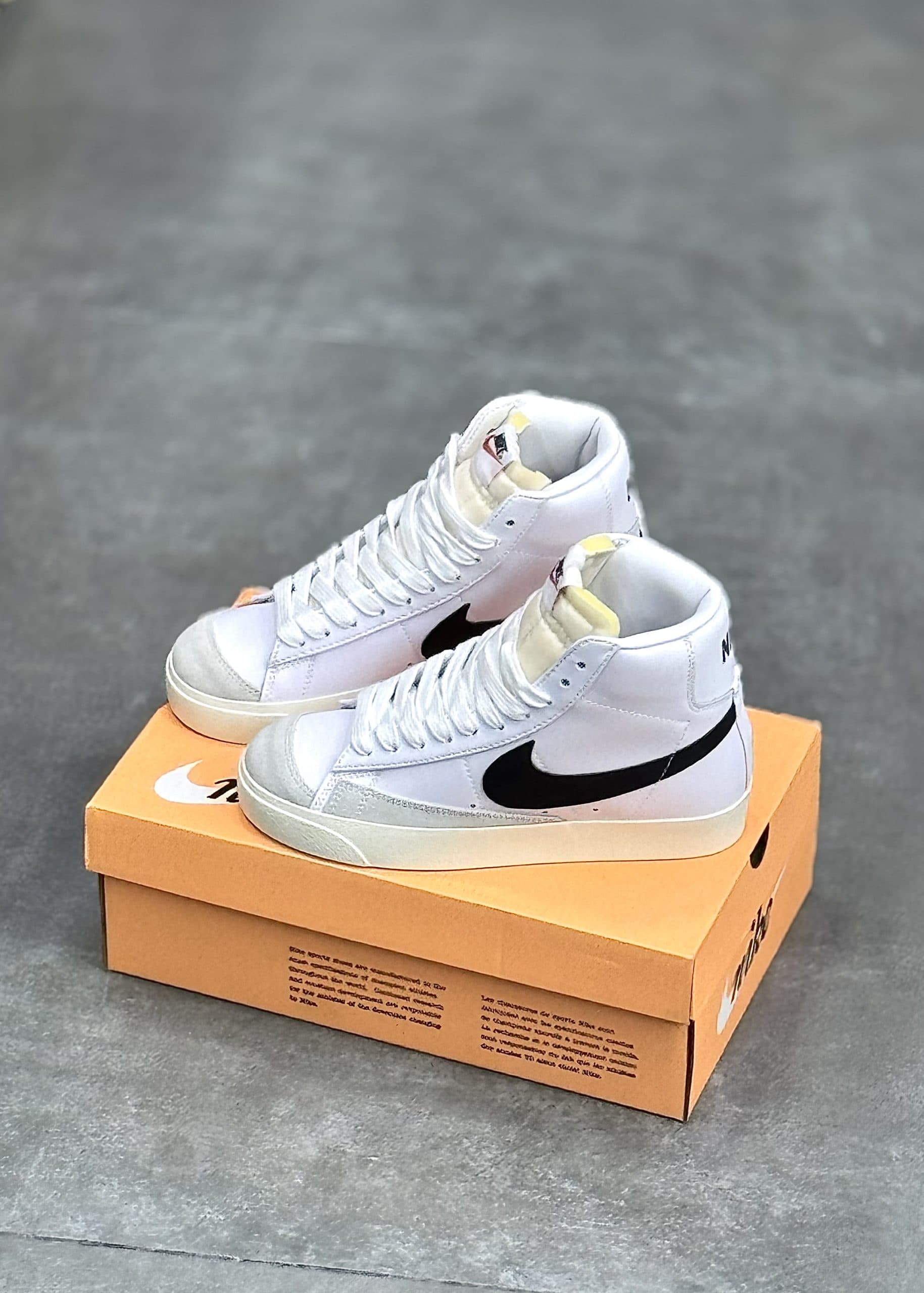 نایک بلیز ساقدار تیک مشکی | NIKE BLAZER WITH WHITE AND BLACK LEGGINGS