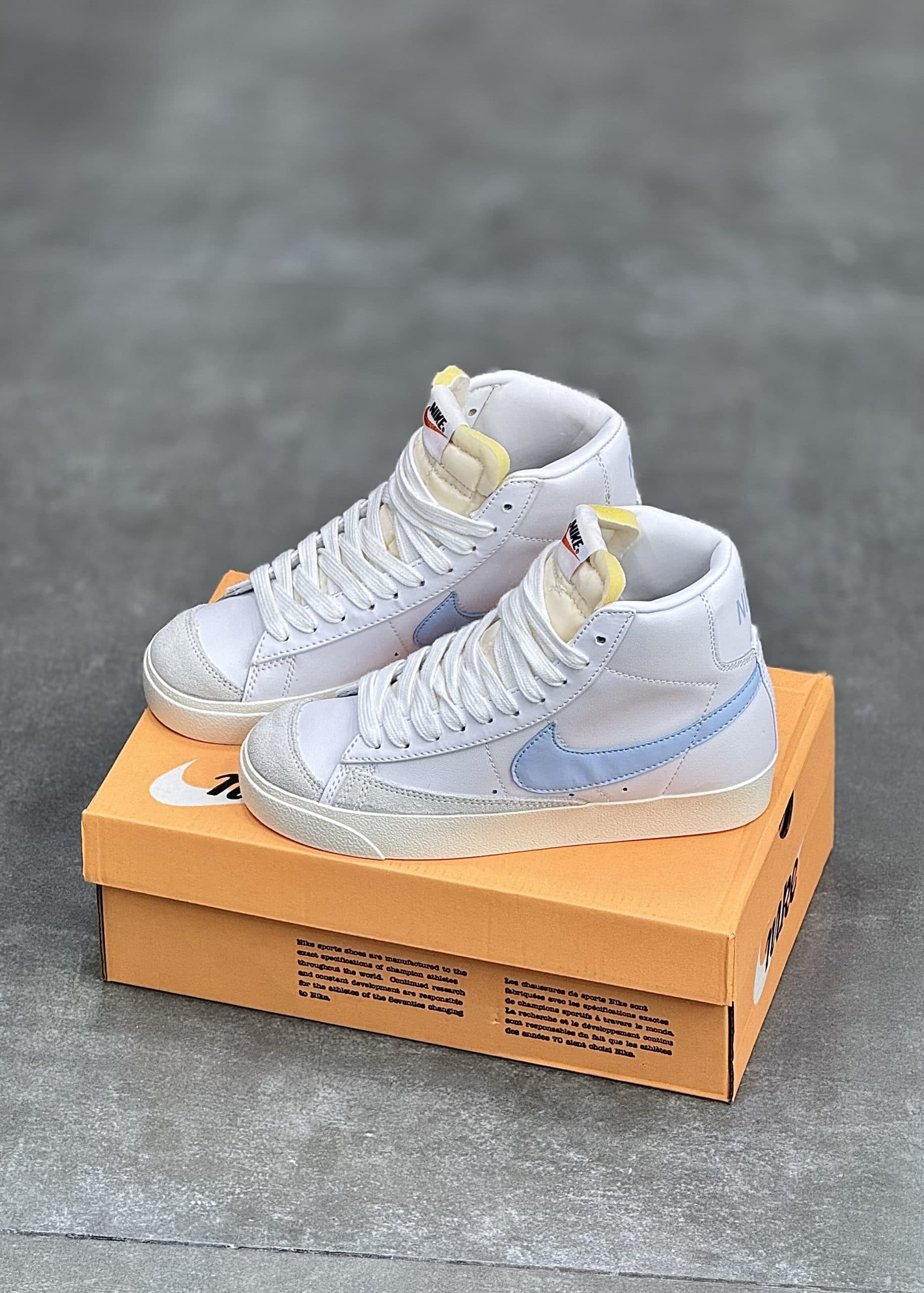 نایک بلیز ساقدار تیک ابی | NIKE BLAZER WITH WHITE AND BLUE LEGGINGS — تصویر ۲