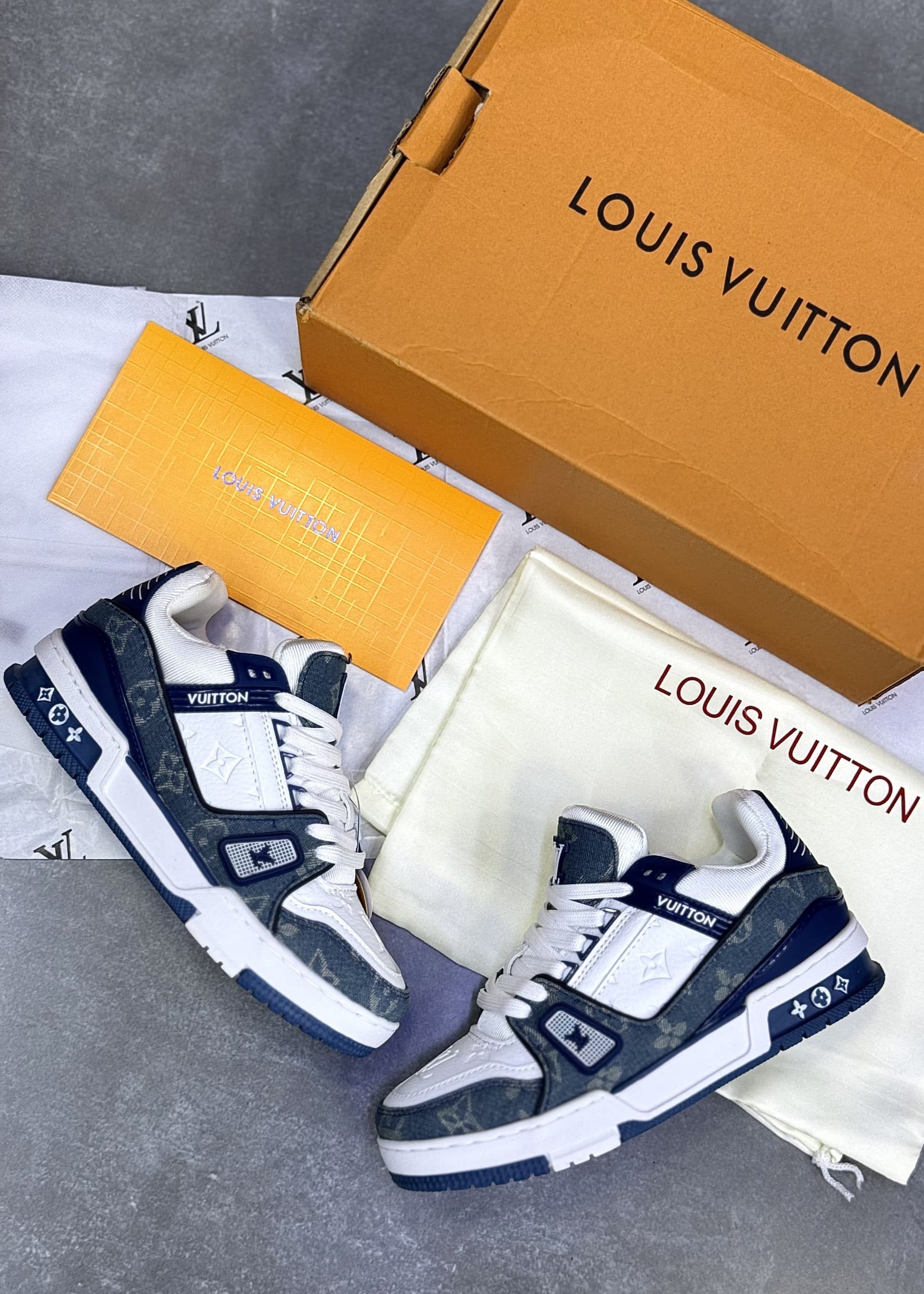 کتونی لویی ویتون سفید ابی Louis Vuitton Trainer — تصویر ۲