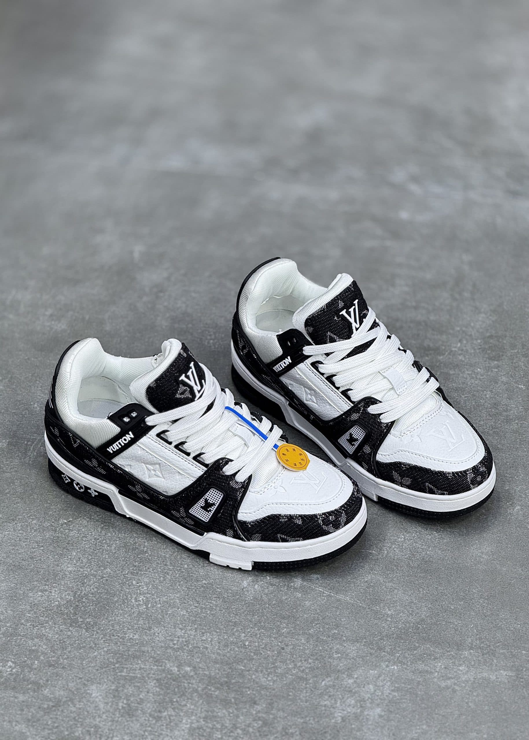 کتونی لویی ویتون سفید مشکی Louis Vuitton Trainer — تصویر ۳