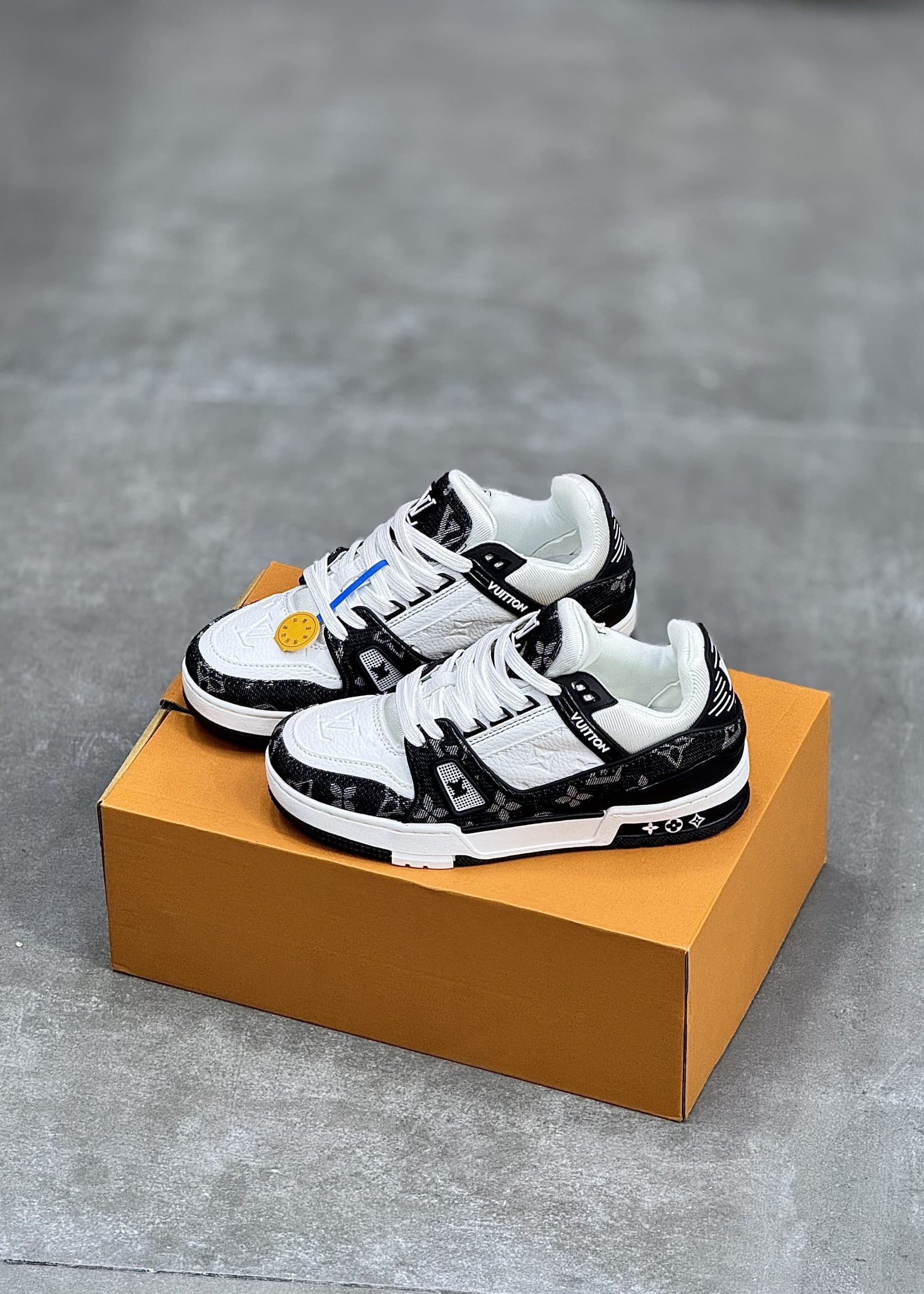 کتونی لویی ویتون سفید مشکی Louis Vuitton Trainer