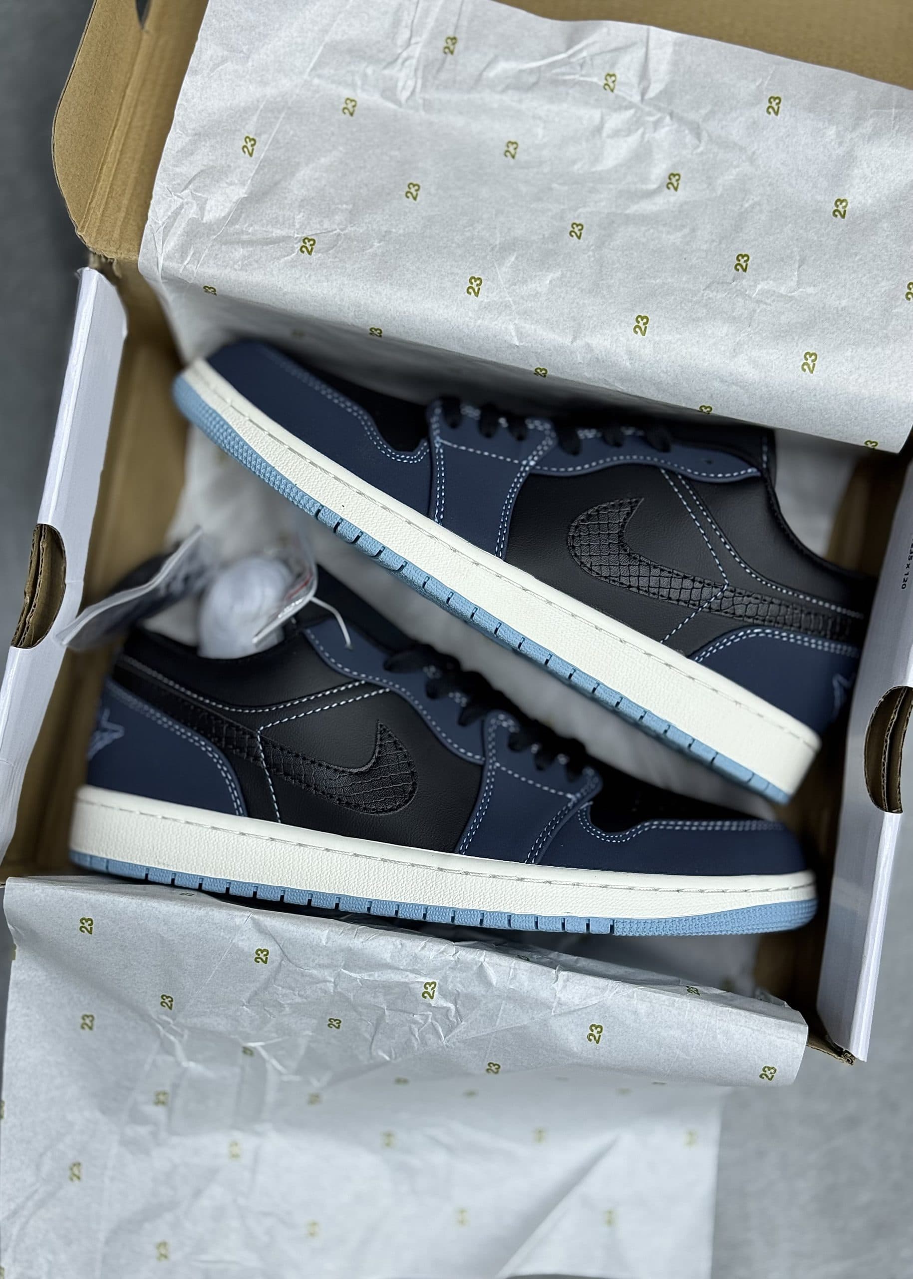 نایک جردن وان سرمه اتی Jordan 1 Low — تصویر ۳