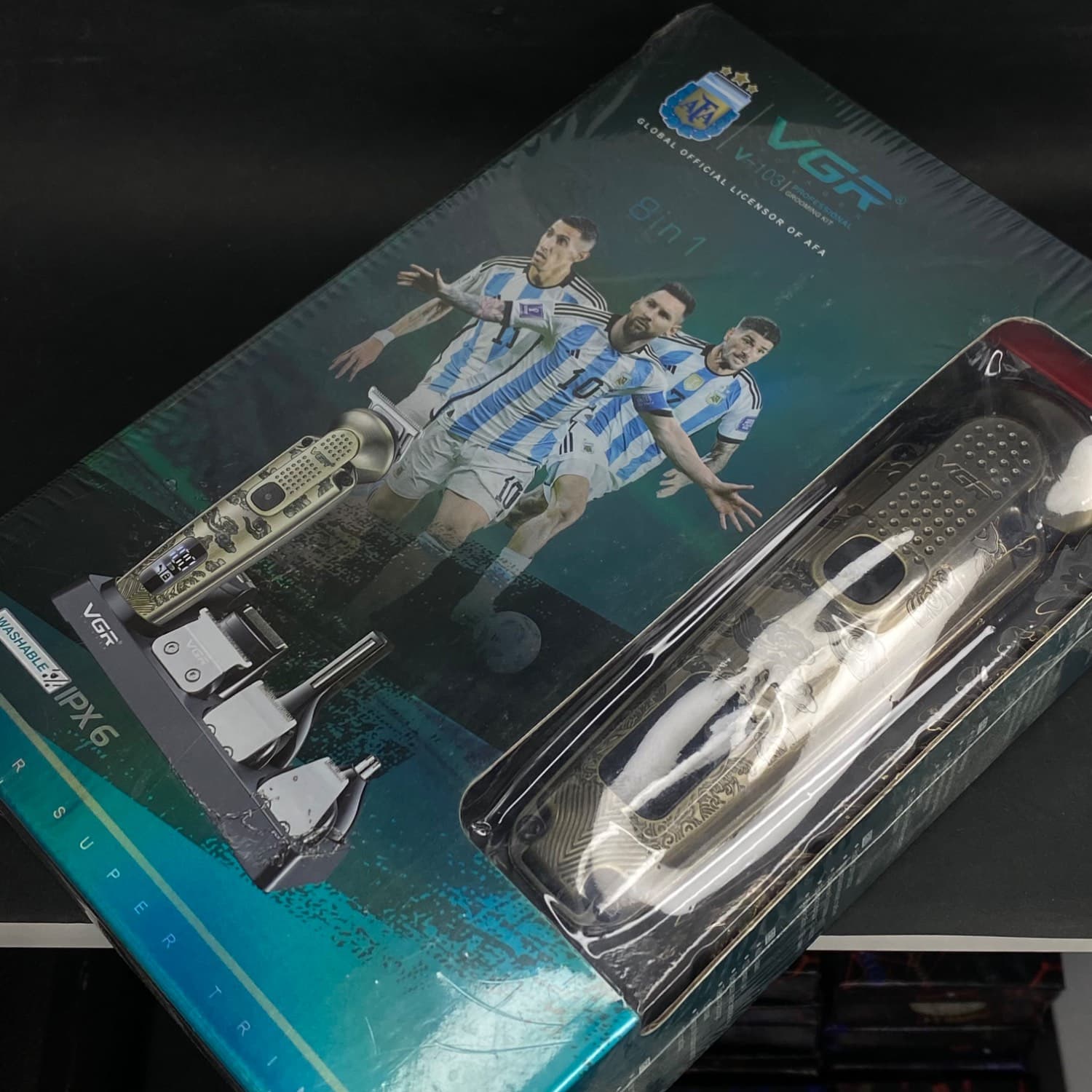 ماشین اصلاح هشت کاره وی جی ار مدل v-103 — تصویر ۲