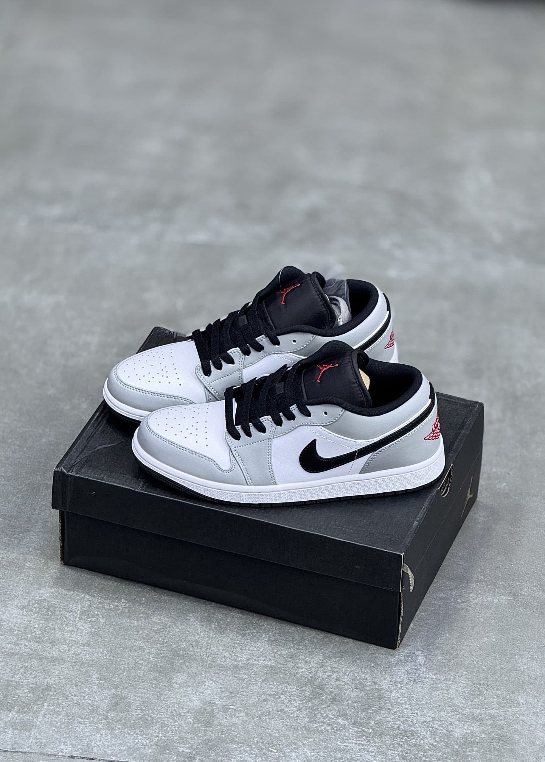 نایک جردن وان اسموک گری سفید طوسی Jordan 1 Low Smoke Grey