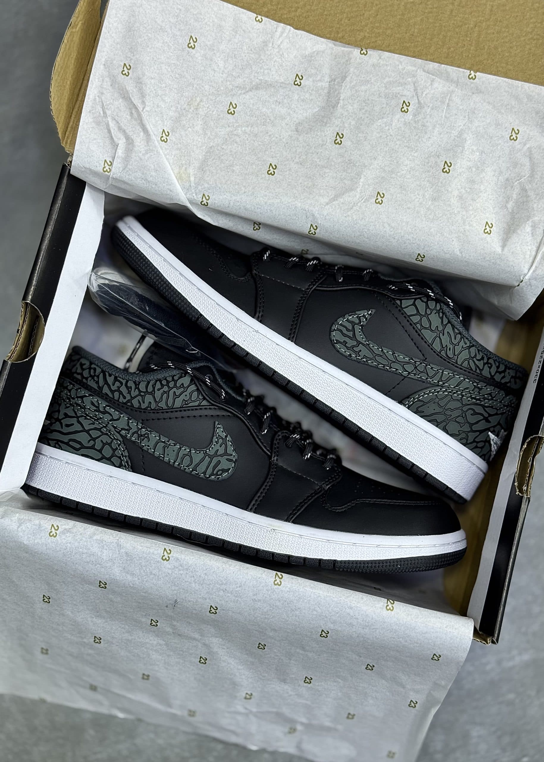 | نایک جردن وان پشت سنگی | NIKE JORDAN 1 LOW BLACK ELEPHANT — تصویر ۳