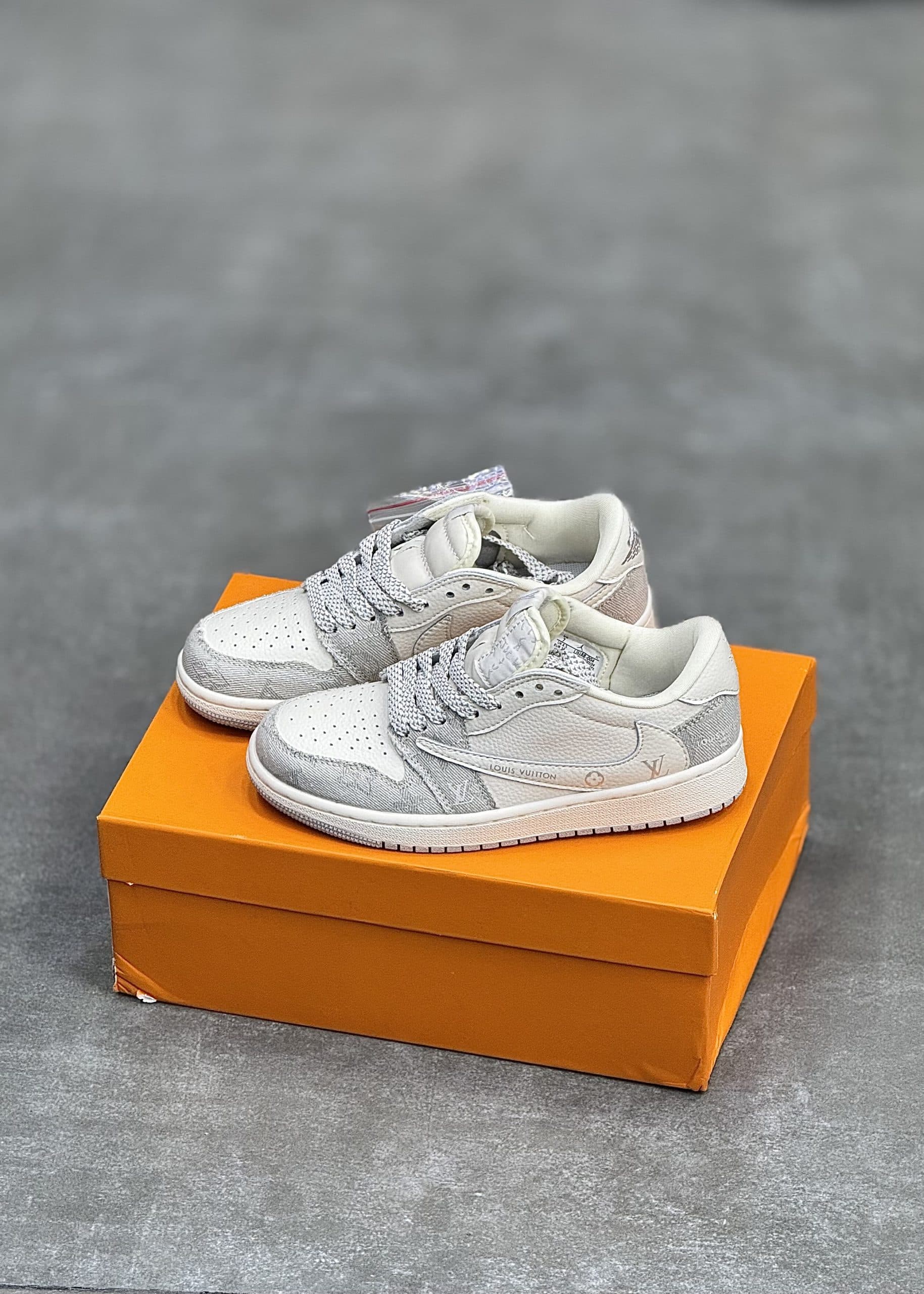 تراويس لويي ويتون كرم | NIKE TRAVIS SCOTT LV