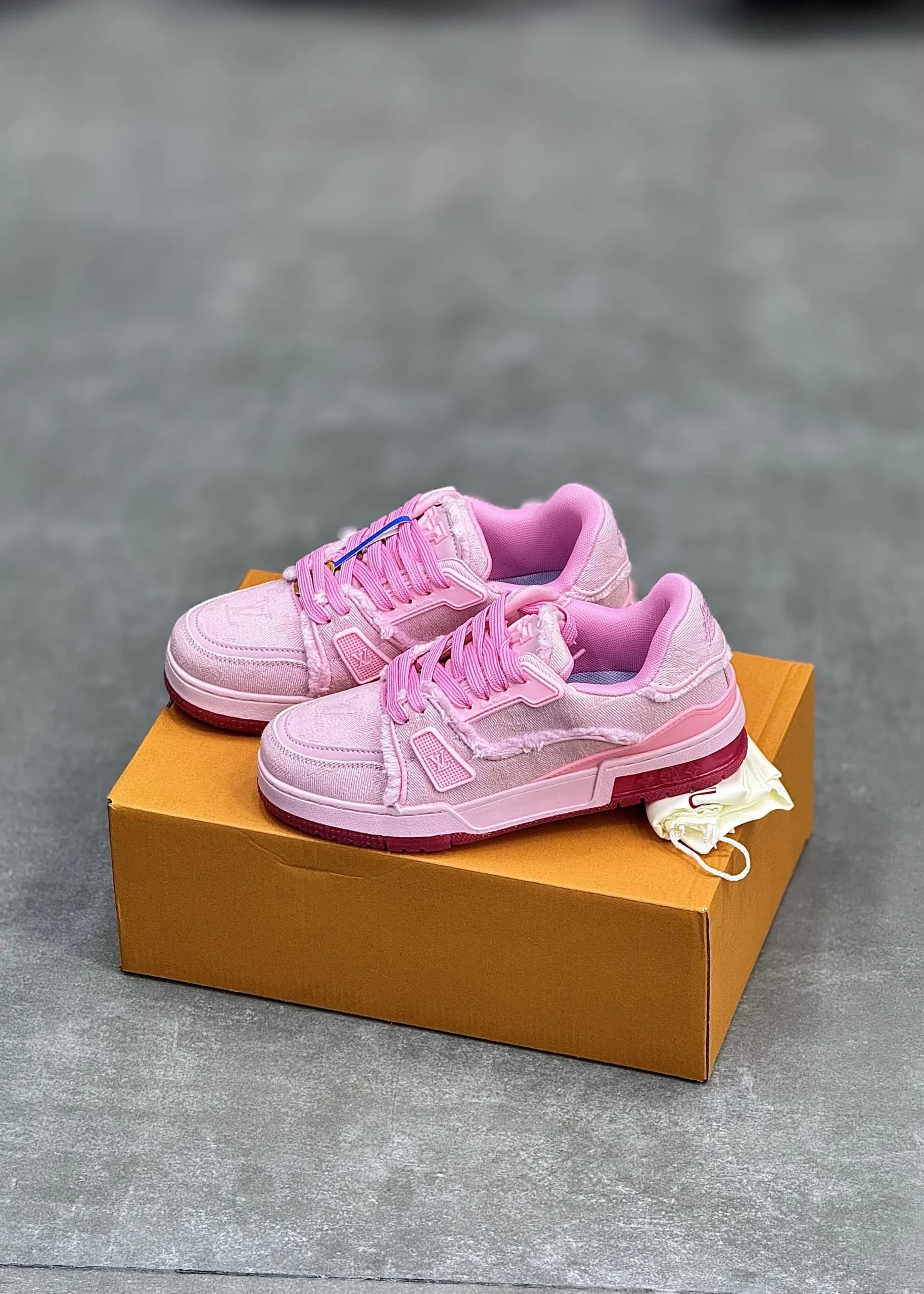کتونی لویی ویتون صورتی Louis Vuitton Trainer