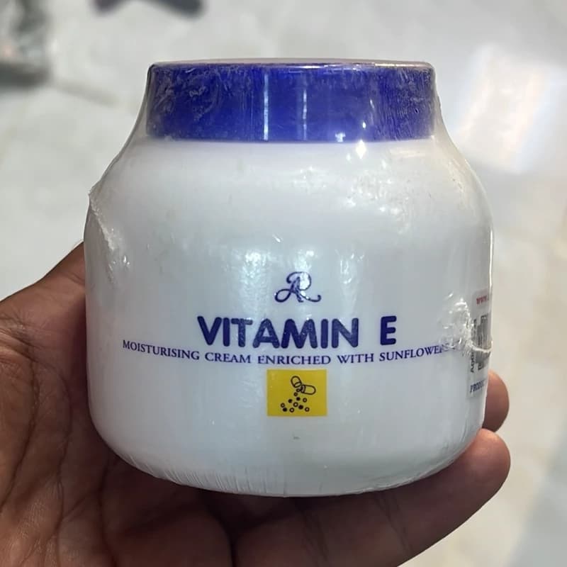 کرم سفیدکننده صورت و بدن (آبرسان) ویتامین E گلوتاتیون اصلی — تصویر ۲