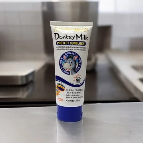 کرم ضد آفتاب بی‌رنگ وکالی SPF 90 مدل شیر الاغ حجم 130 میلی‌لیتر — تصویر ۶