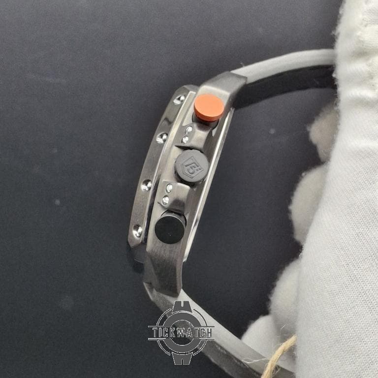 ساعت مردانه تی فایو طوسی سه موتوره (کورنوگراف) اصلی و ضد آب همراه جعبه و دفترچه T5 — تصویر ۴