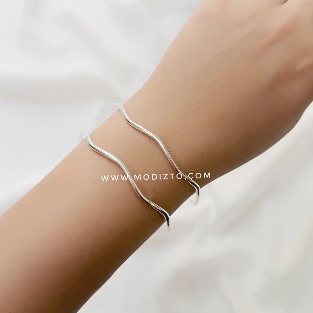 دستبند بنگل پینترستی استیل مدل آویز زنگوله و پاپیون — تصویر ۳