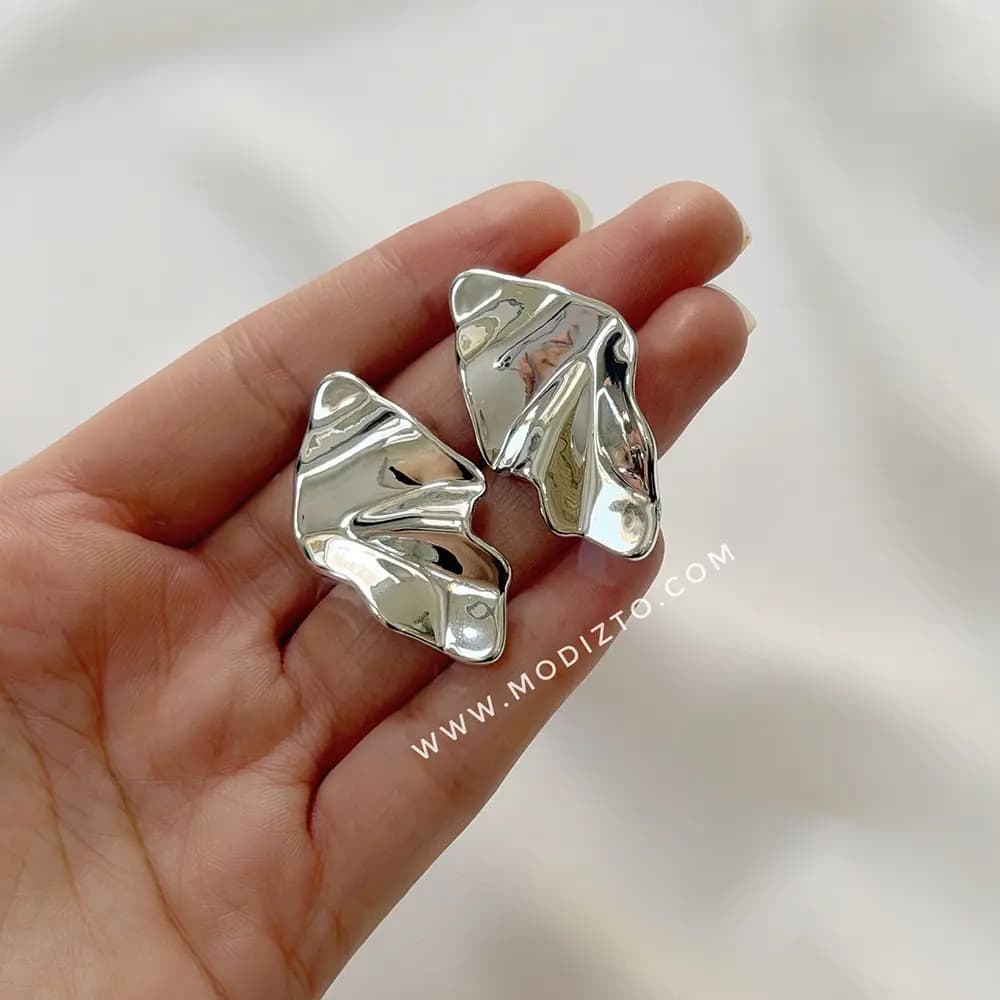 گوشواره میخی فشن مدل برگ دفرمه — تصویر ۶