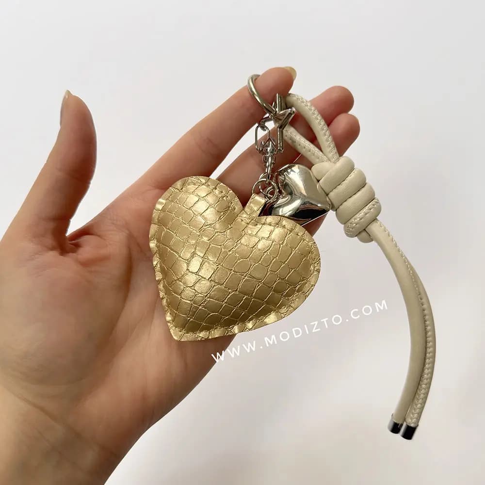 جاسوئیچی و آویز (چارم بگ) مدل قلب چرمی — تصویر ۳