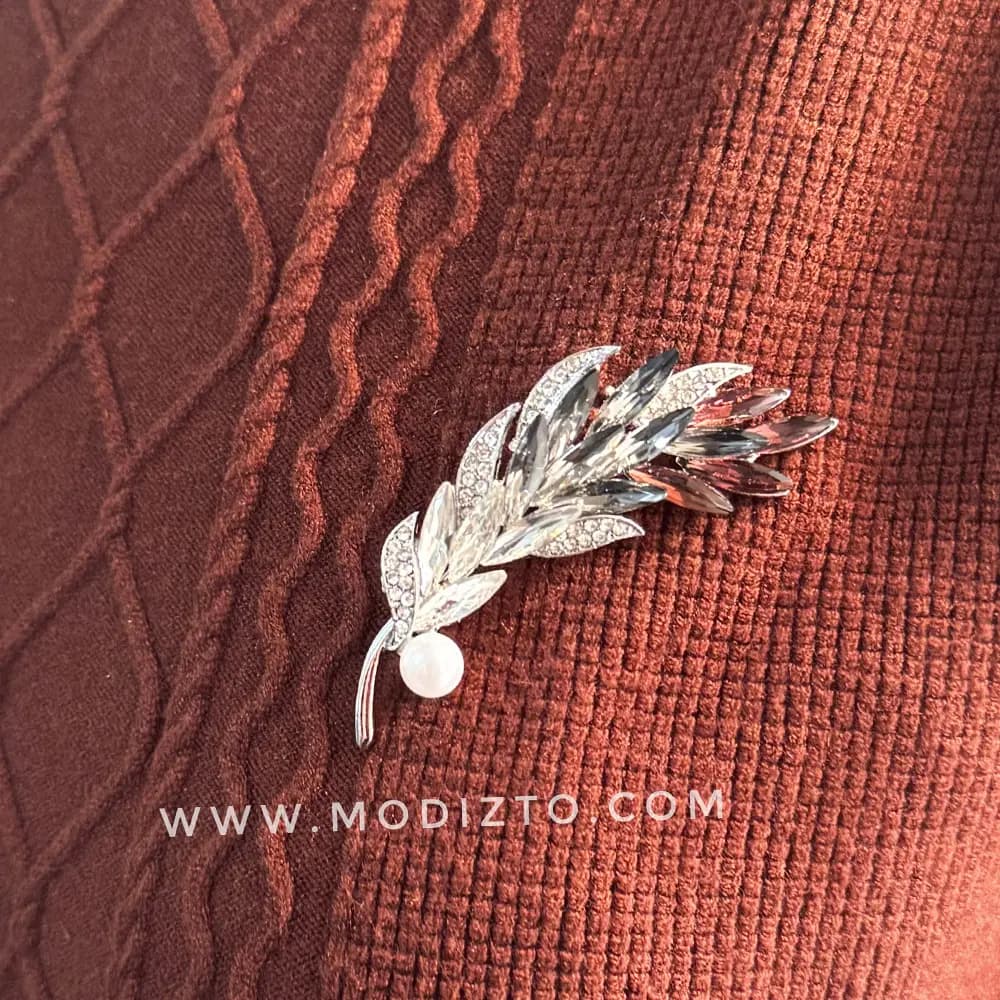 سنجاق سینه جواهری مدل پر و مروارید — تصویر ۷
