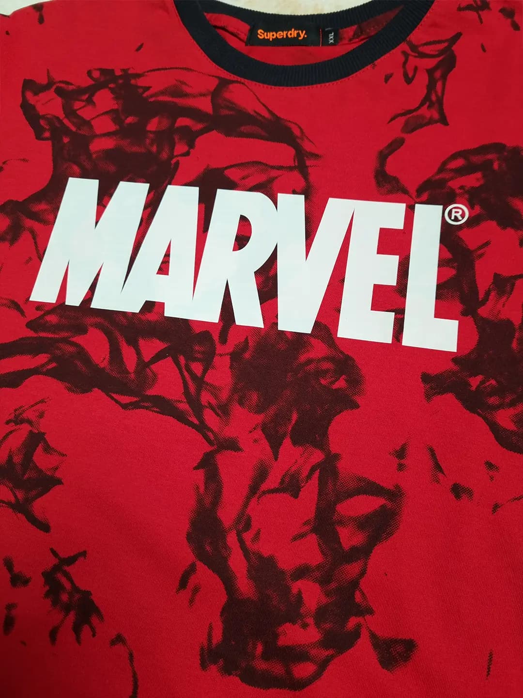 تیشرت مارول Marvel طرح قرمز دودی — تصویر ۲