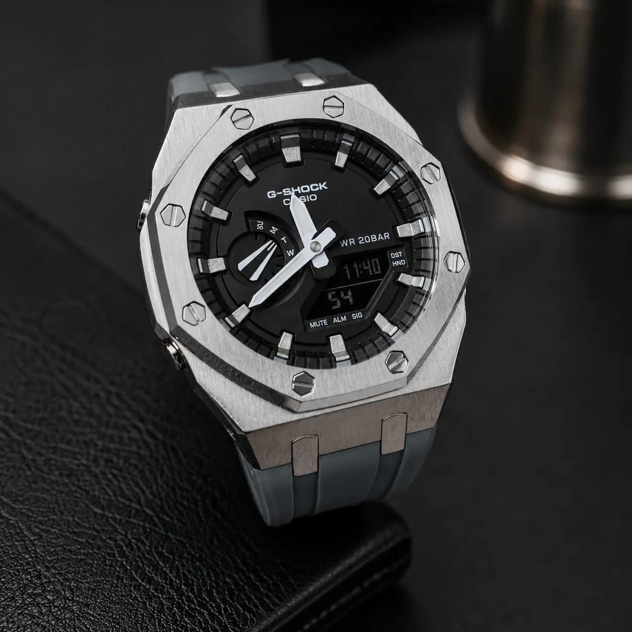 ساعت مچی مردانه شرکتی G-SHOCK کاسیو مدل GA-2100 نقره‌ای — تصویر ۲