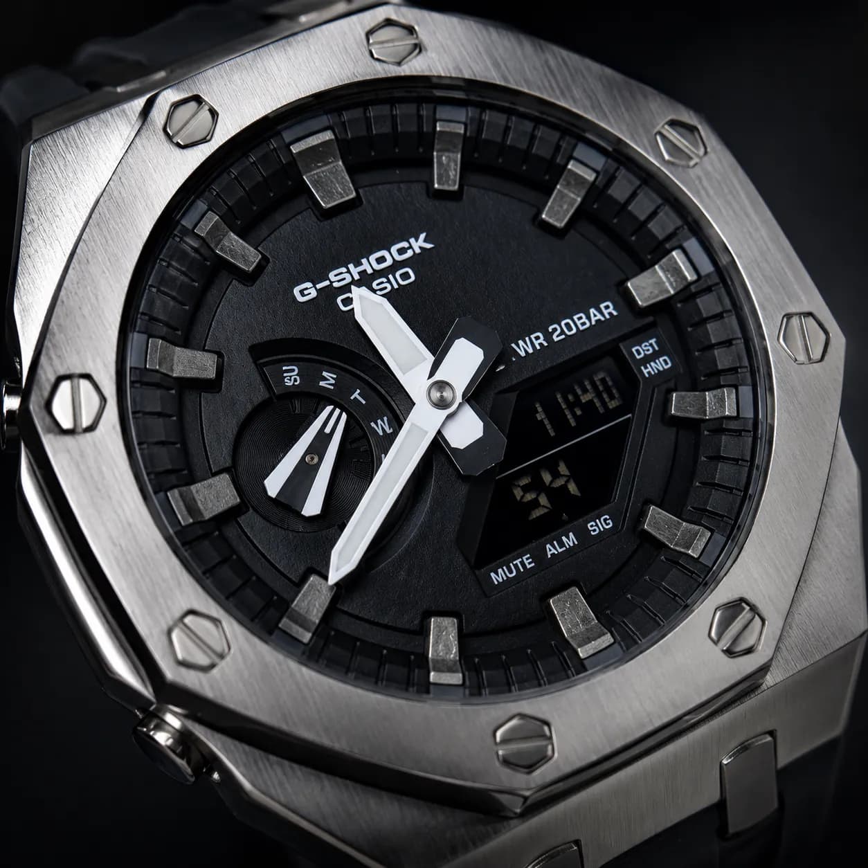 ساعت مچی مردانه شرکتی G-SHOCK کاسیو مدل GA-2100 نقره‌ای — تصویر ۳