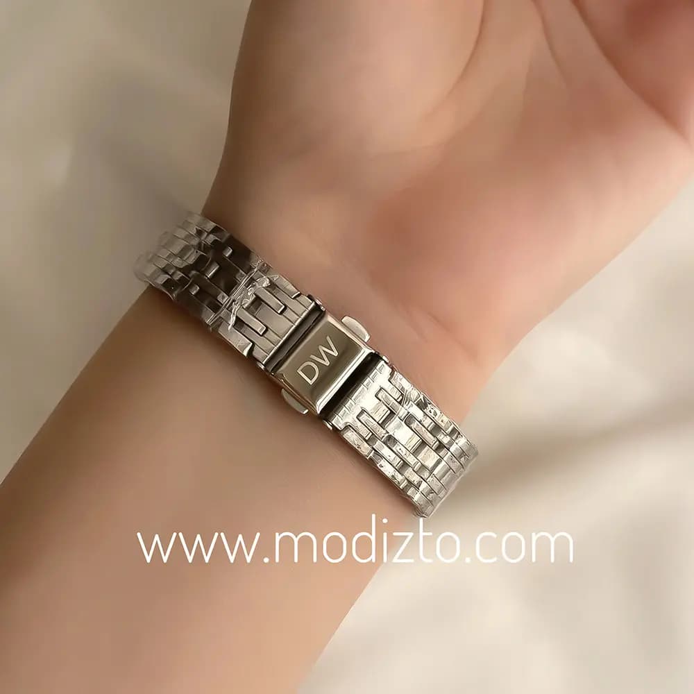 ساعت مچی زنانه کلاسیک دنیل ولینگتون DW صفحه مربع مشکی بند استیل — تصویر ۳