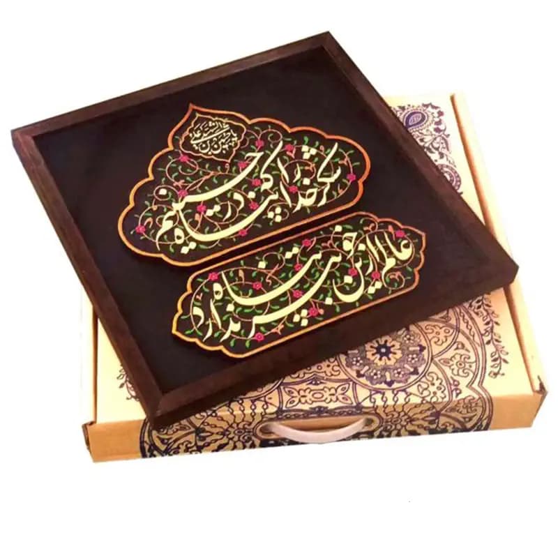 لوح نقش برجسته طرح شکر خدا را که در پناه حسینیم — تصویر ۲