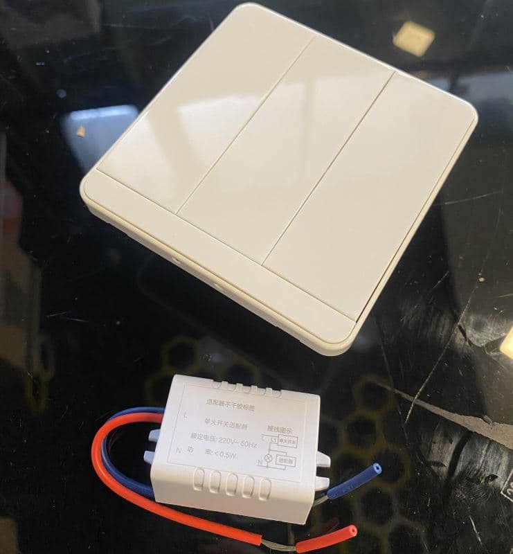 کلید دیواری سه‌کاناله تک‌سیم 220V با آداپتور – مدل سفید مدرن — تصویر ۵