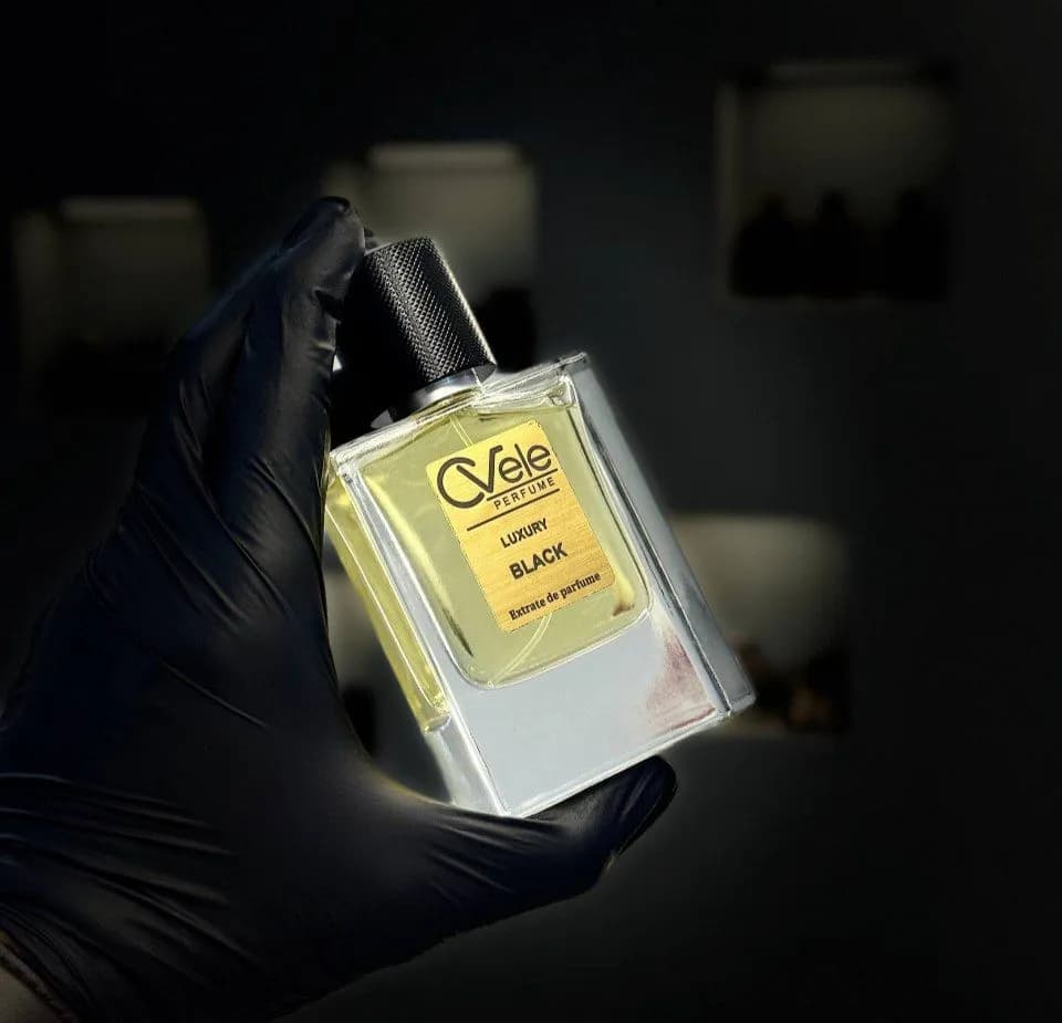 عطر ادکلن مردانه لاکچری بلک سیوله — تصویر ۲