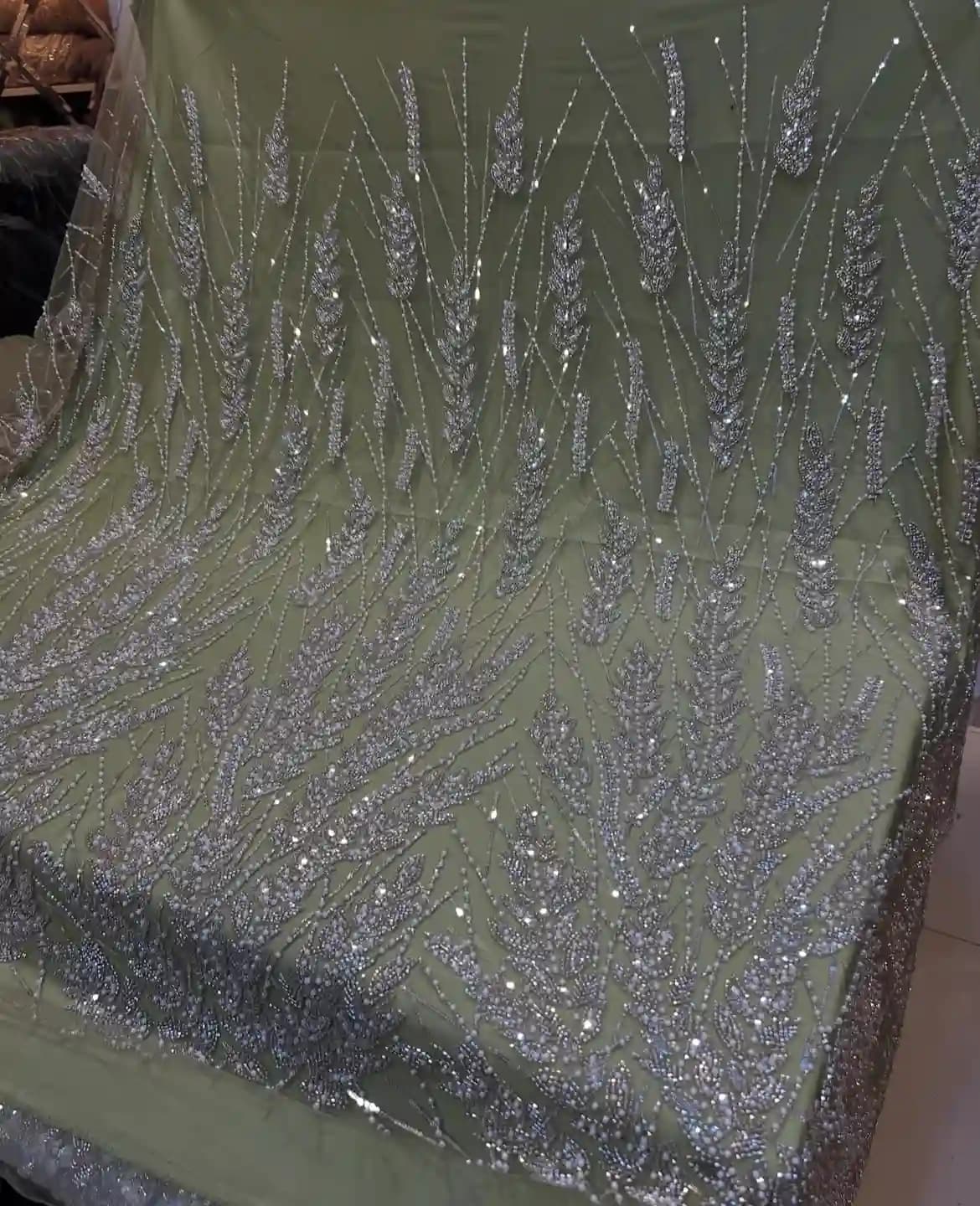 پارچه مجلسی مدل گندمی حاشیه دار پرکار — تصویر ۳