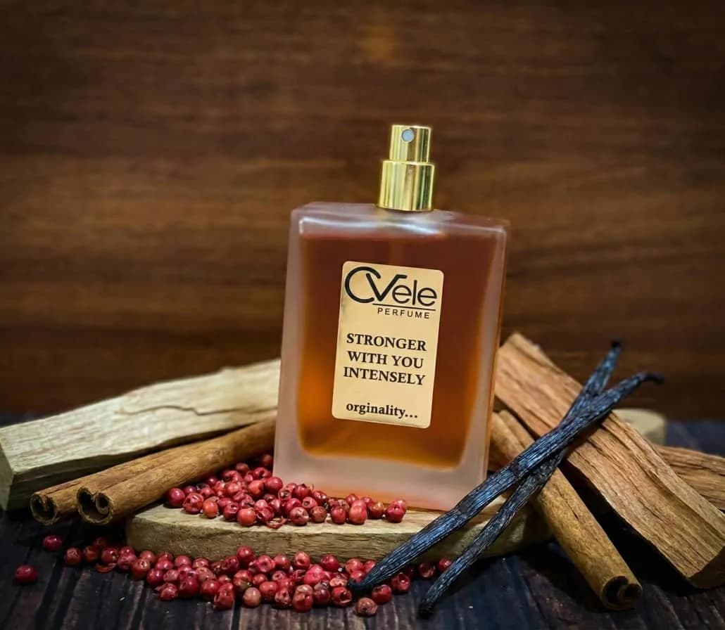 عطر ادکلن استرانگر ویت یو اینتسلی-رویال گرید
