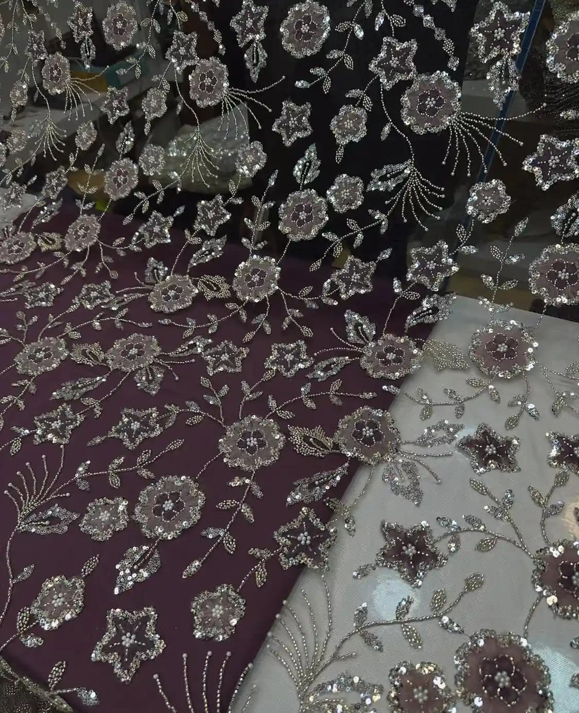 پارچه مجلسی دیزاین گل برجسته پرکار — تصویر ۳