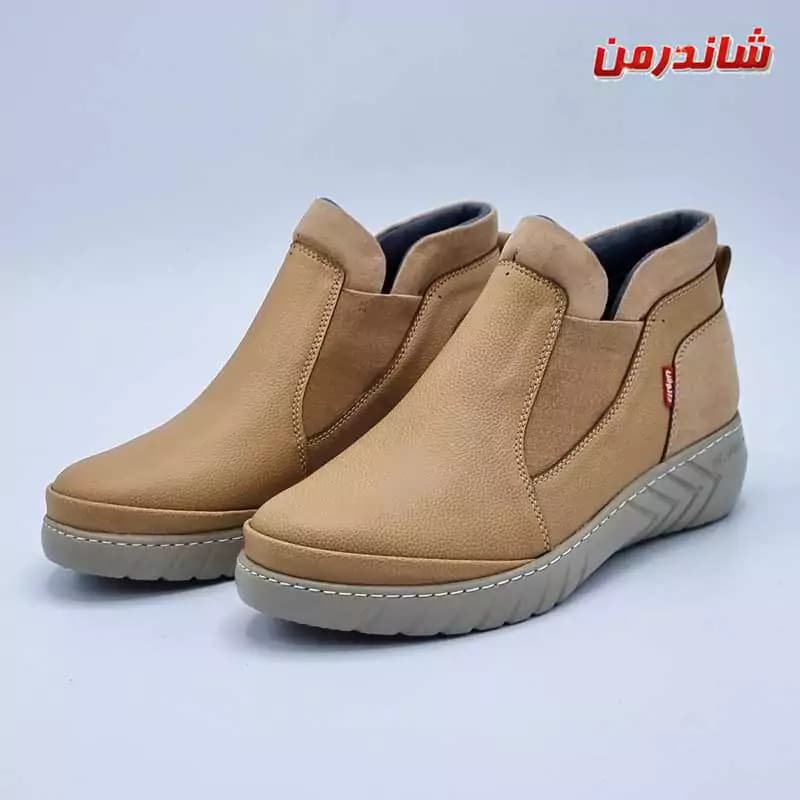 نیم بوت زنانه طبی بغل کش مدل چلسی کرم — تصویر ۲
