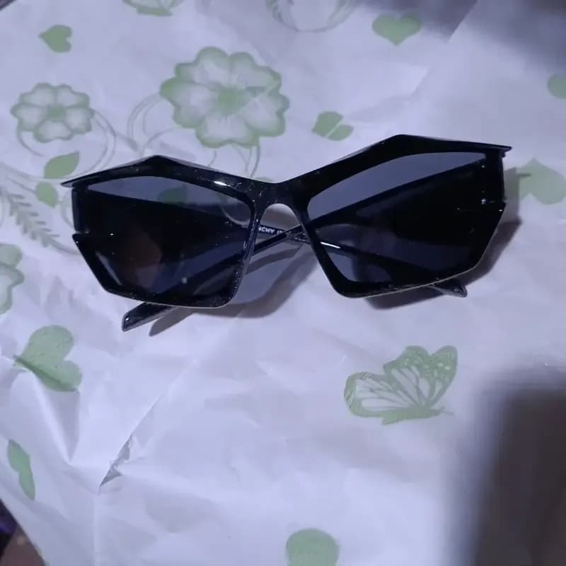 عینک آفتابی جیوانچی GIVENCHY مدل G4030 بلوکات UV400 زنانه مردانه فریم کائوچویی — تصویر ۵