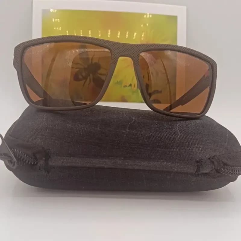 عینک آفتابی اوگا OGA آیتم 97090 پلاریزه UV400 قاب TR90 مستطیلی مشکی قهوه ای — تصویر ۸