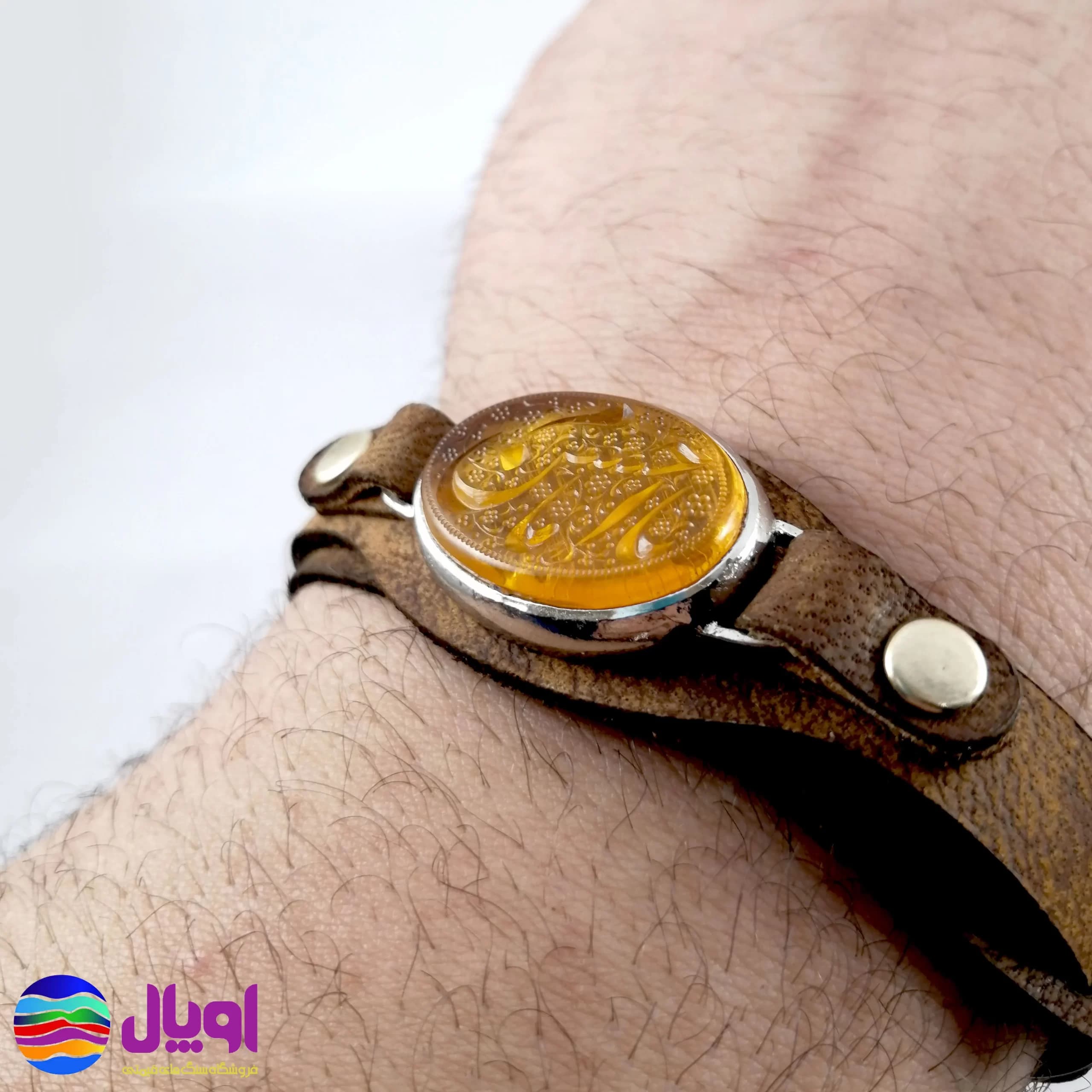 دستبند چرم شتری با نگین سندلوس 1.4 گرم — تصویر ۷