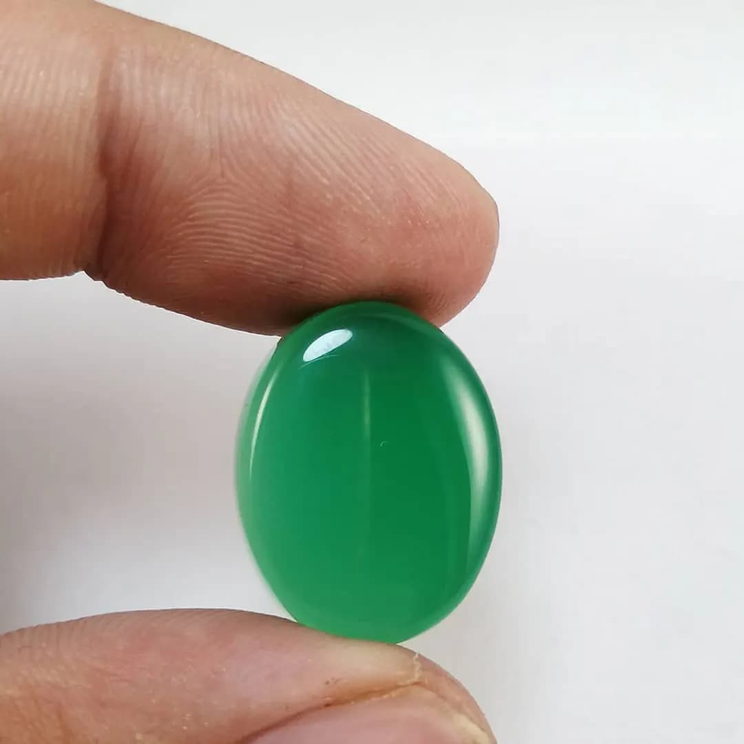 نگین عقیق سبز بیضی 5.7 گرم — تصویر ۴