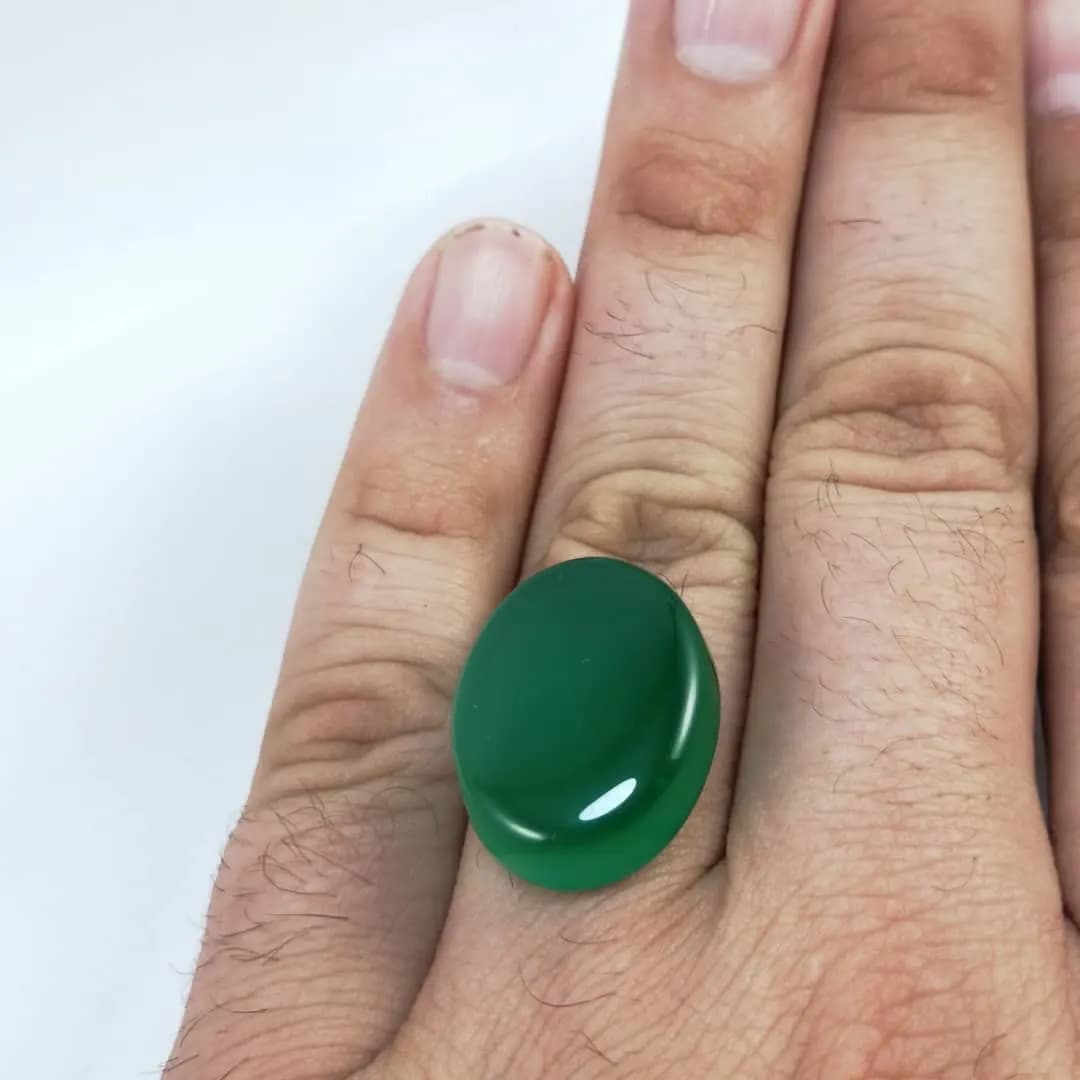 نگین عقیق سبز بیضی 5.7 گرم — تصویر ۳