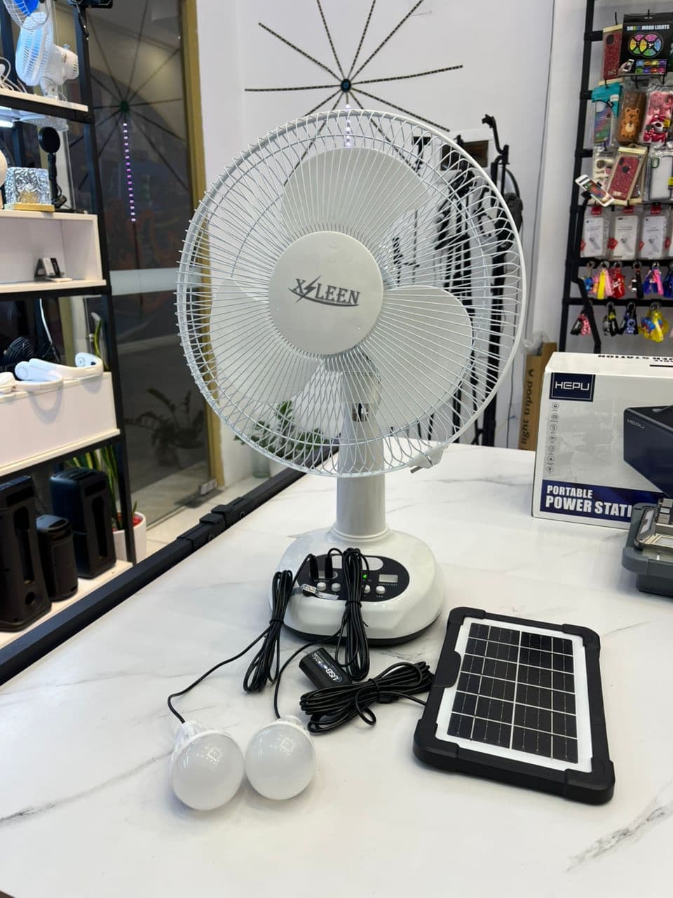 پنکه شارژی برقی 12 اینچ مدل XL8052 دارای دو لامپ جدا و پنل خورشیدی