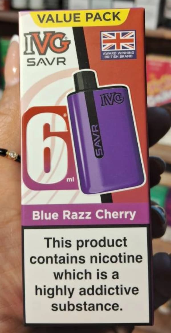 یکبار مصرف 3000 پاف طعم تمشک آبی، آلبالو و حس میوه‌ای ترش‌وشیرین (blue razz cherry)IVG