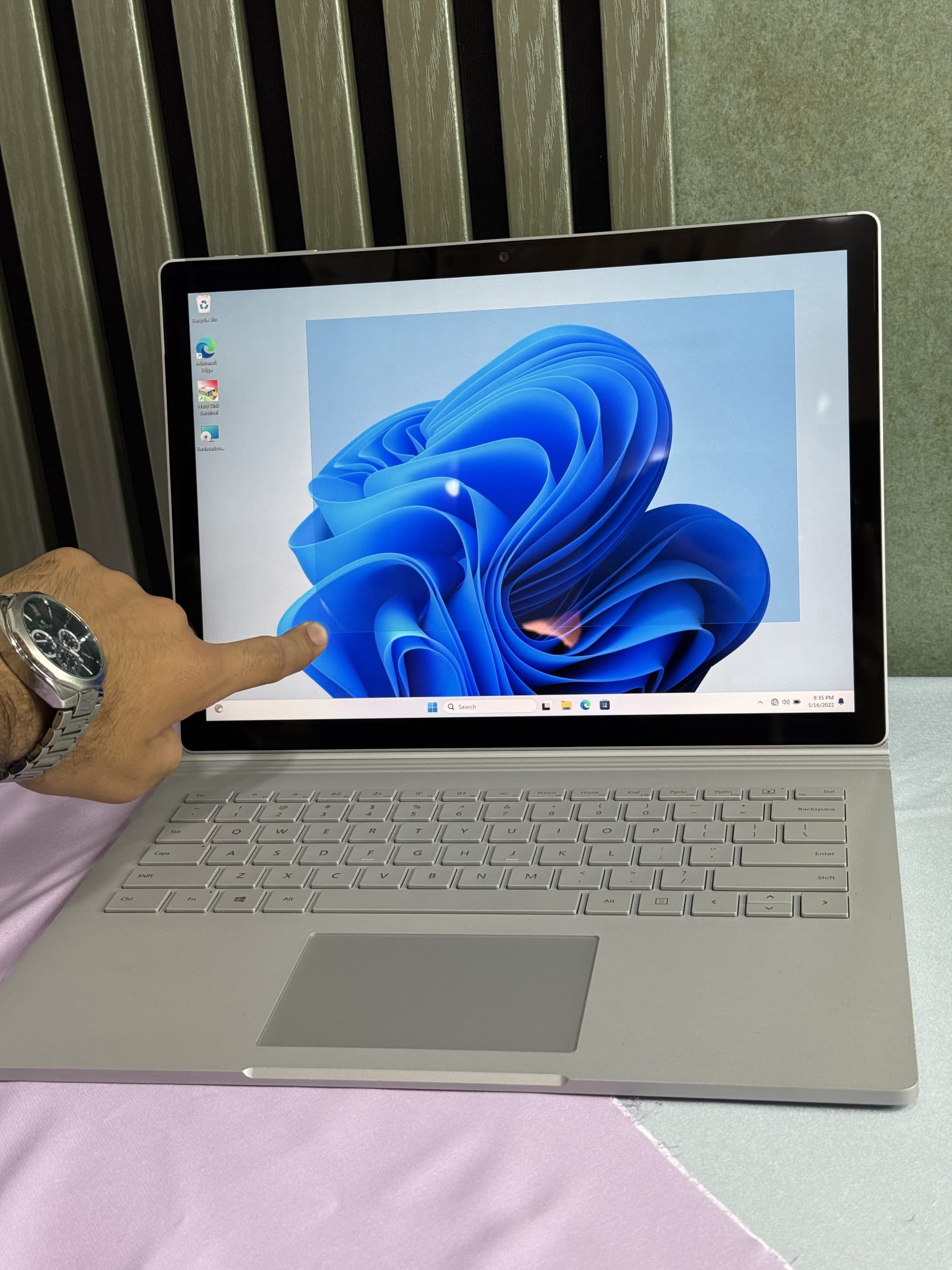 لپ تاپ مایکروسافت سرفیس استوک 13.3 اینچ Surface Book 2 Core i7-8650U لمسی 3K — تصویر ۳