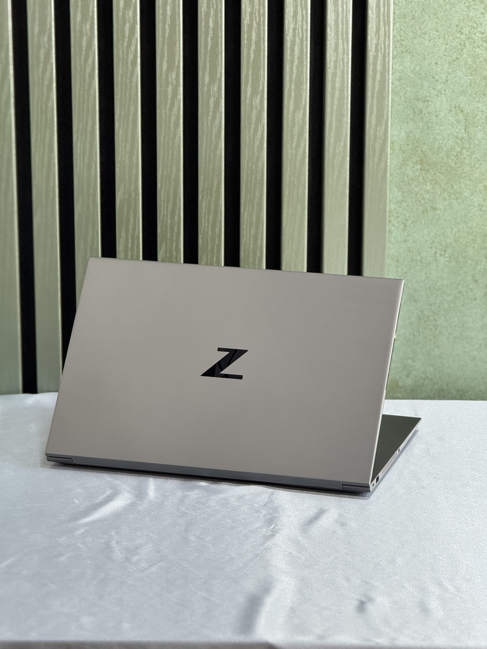 لپ تاپ اچ پیZBook Studio G7 مدل i7-10750H با ۳۲ گیگابایت رم و ۵۱۲ گیگابایت SSD اوپن باکس — تصویر ۴