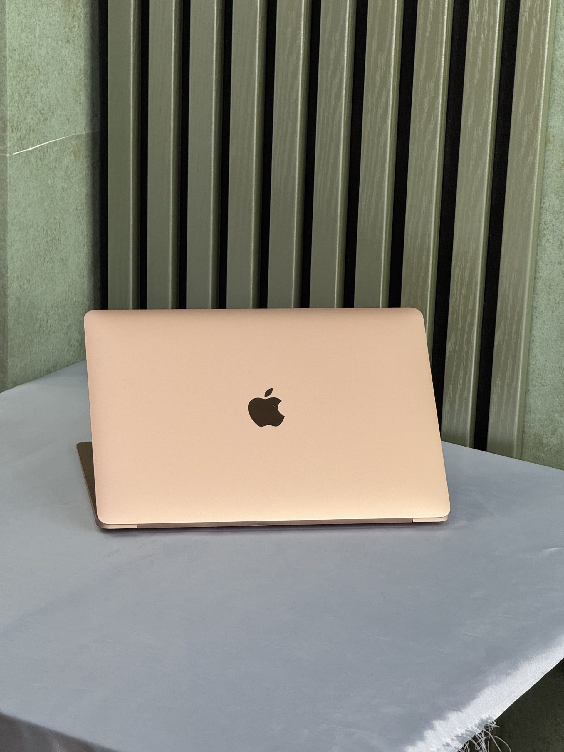 لپ تاپ اپل MacBook Air 2019 پردازنده Core i5 حافظه ۸ گیگابایت SSD ۱۲۸ گیگابایت سایز ۱۳.۳ اینچ — تصویر ۳