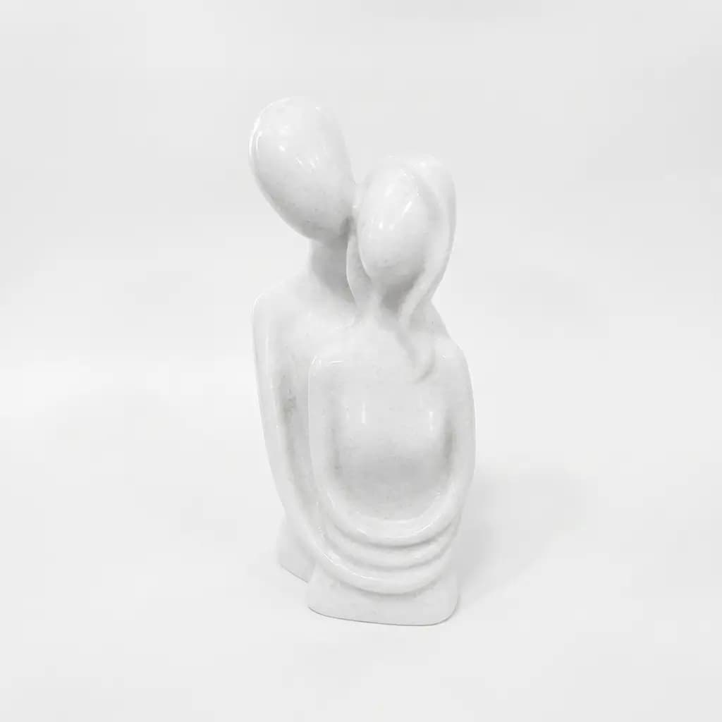 مجسمه سنگی زوج عاشق