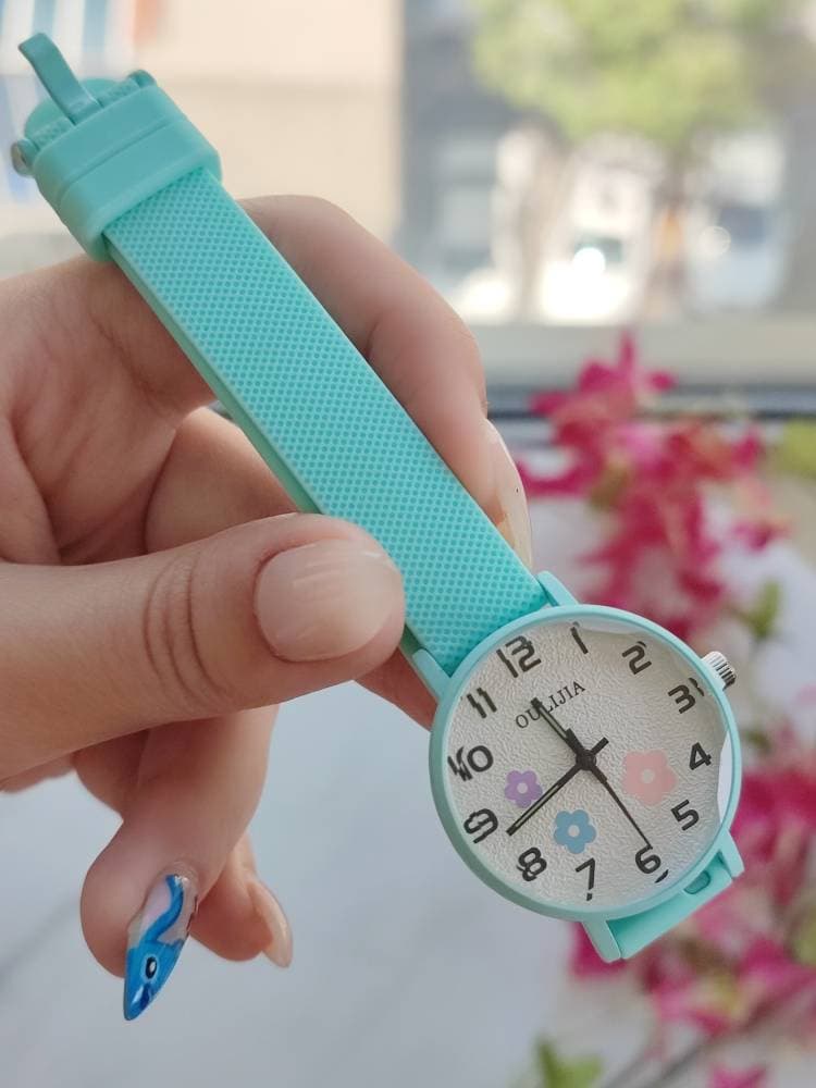 ساعت دخترانه مارک اولیجیا طرح گل و برگ — تصویر ۱۱