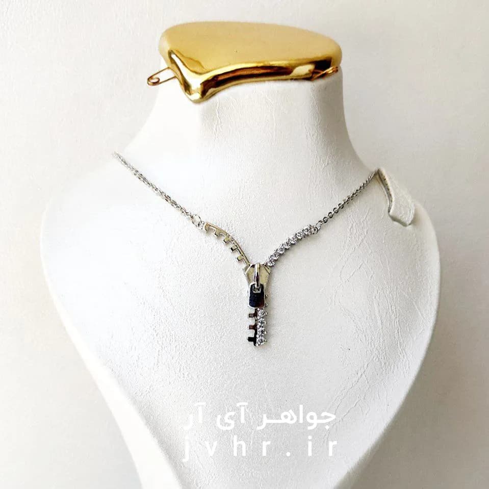 گردنبند دخترانه طرح زیپ استیل نقره ای برند CM — تصویر ۴