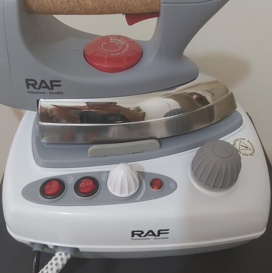 اتو بخار مخزن‌دار RAF مدل R-1254 — تصویر ۷