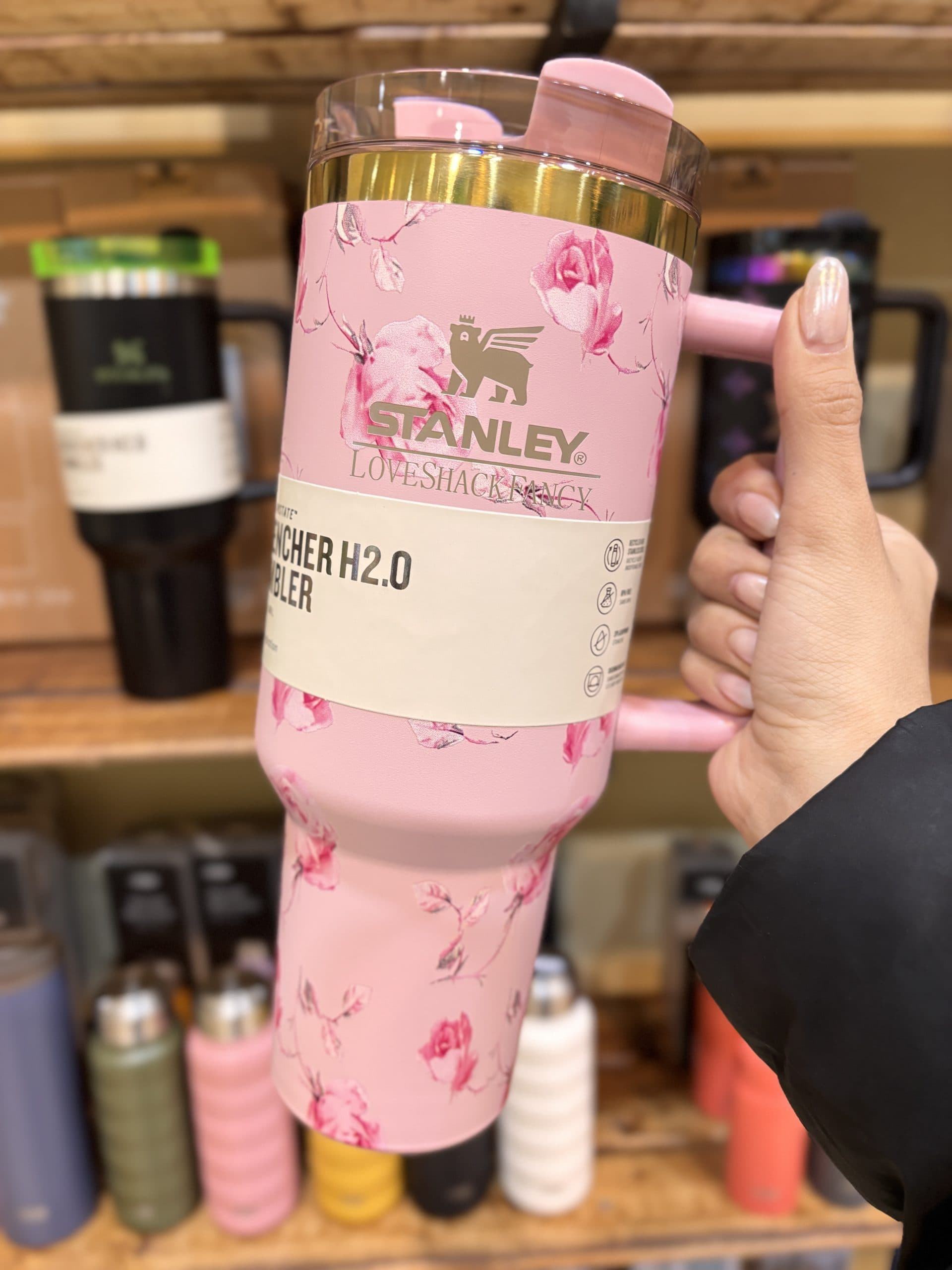 تراول ماگ استنلی دسته دار طرحدار مدل QUENCHER H20 TUMBLER حجم 1.180 لیتر — تصویر ۲