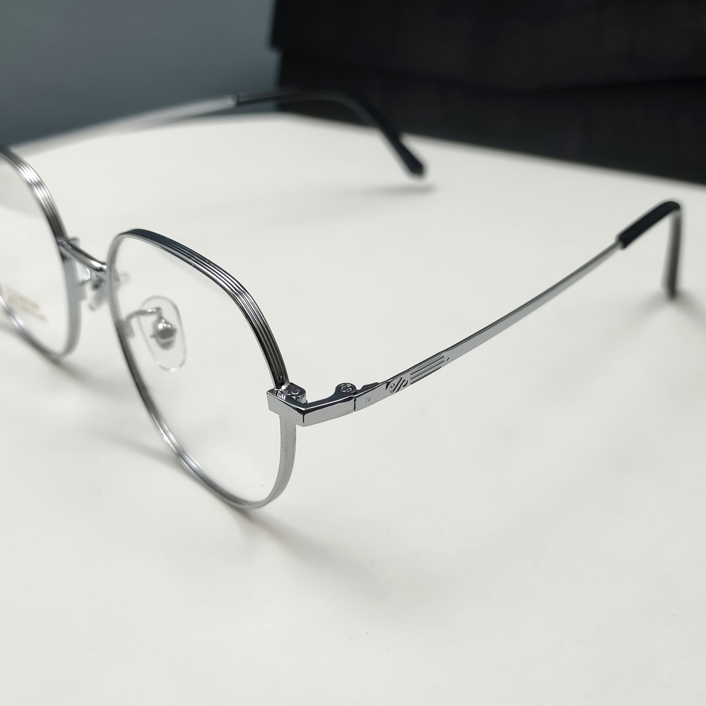 فریم عینک طبی چند ضلعی تیتانیوم β-TITANIUM 6010 — تصویر ۵