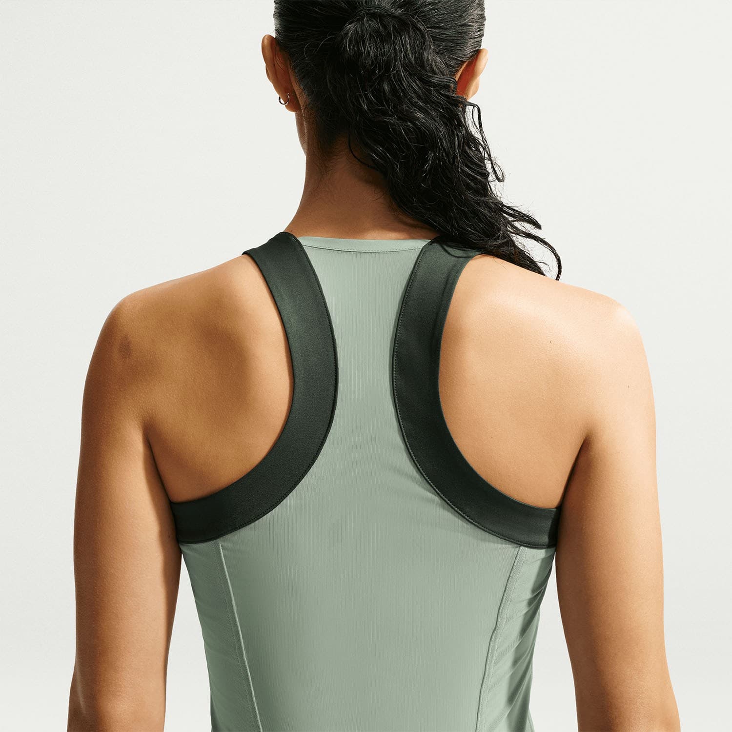 تاپ تنیس زنانه نایک Nike Slam Dri-FIT – سبزروشن/مشکی — تصویر ۶